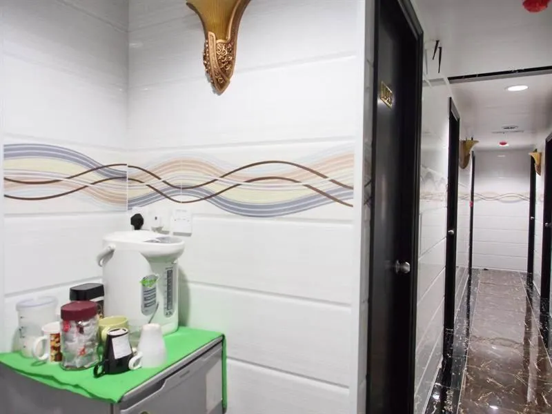 Coffee/tea facilities in Paris Guest House, 10F FLAT D8 BLOCK D E RECEPTION 24 HOUR TSIM SHA TSUI KOWLOON