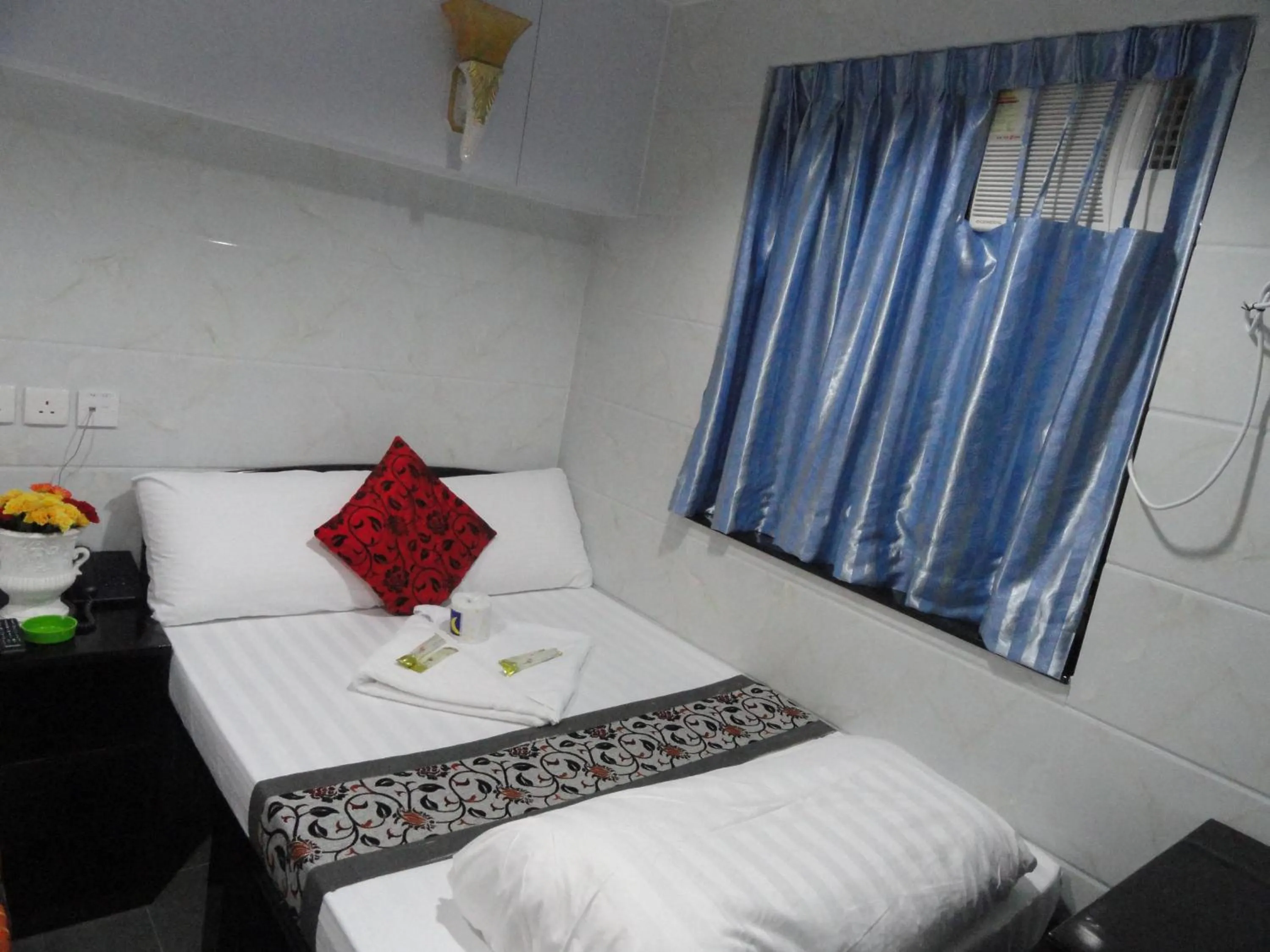 Bed in City HK Guest House 24 HOUR RECEPTION Block D & E 10TH FLOOR