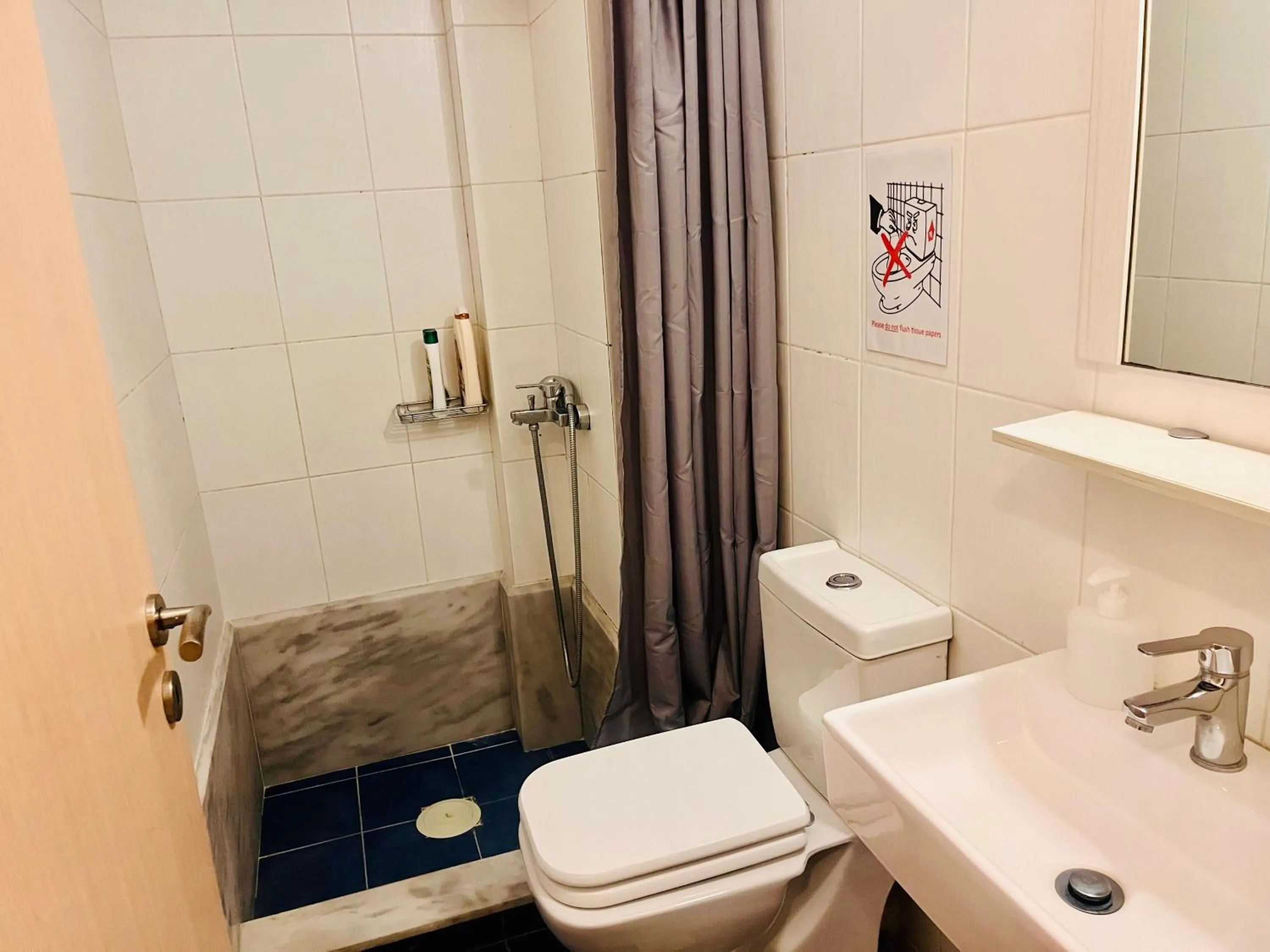 Shower in Elvita Apartments