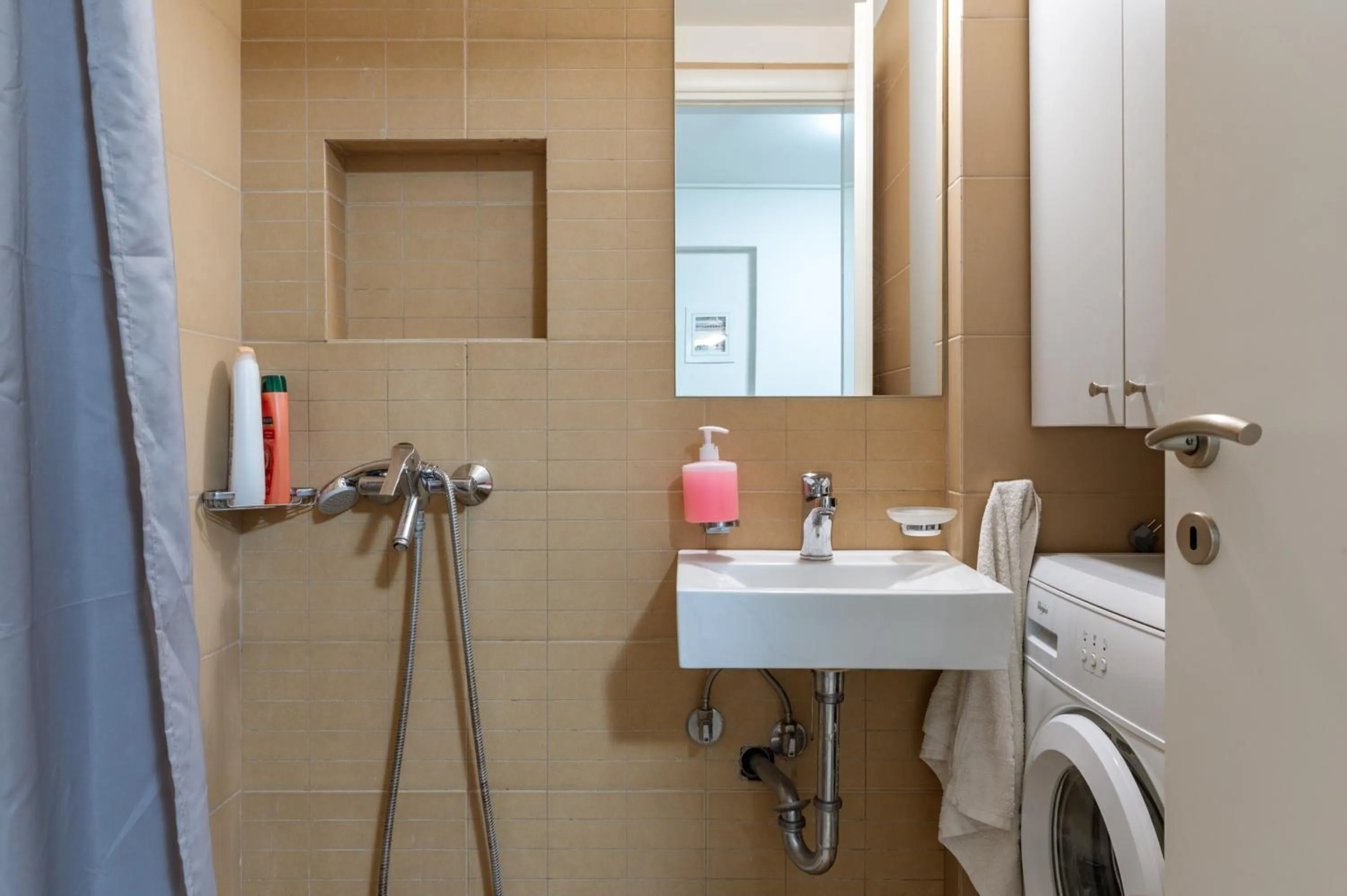 Shower in Elvita Apartments