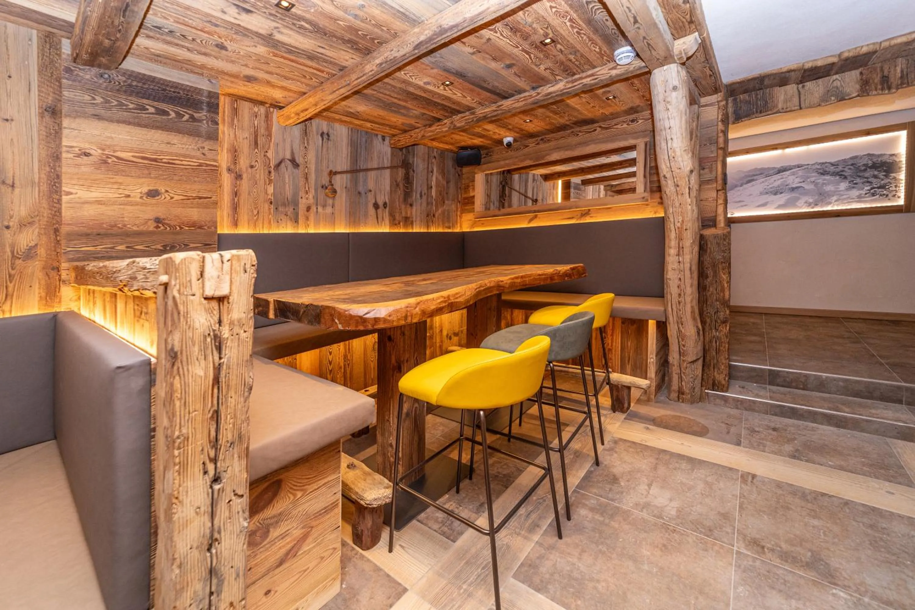 Lounge or bar in Avalanche - Alpine Boutique Hotel