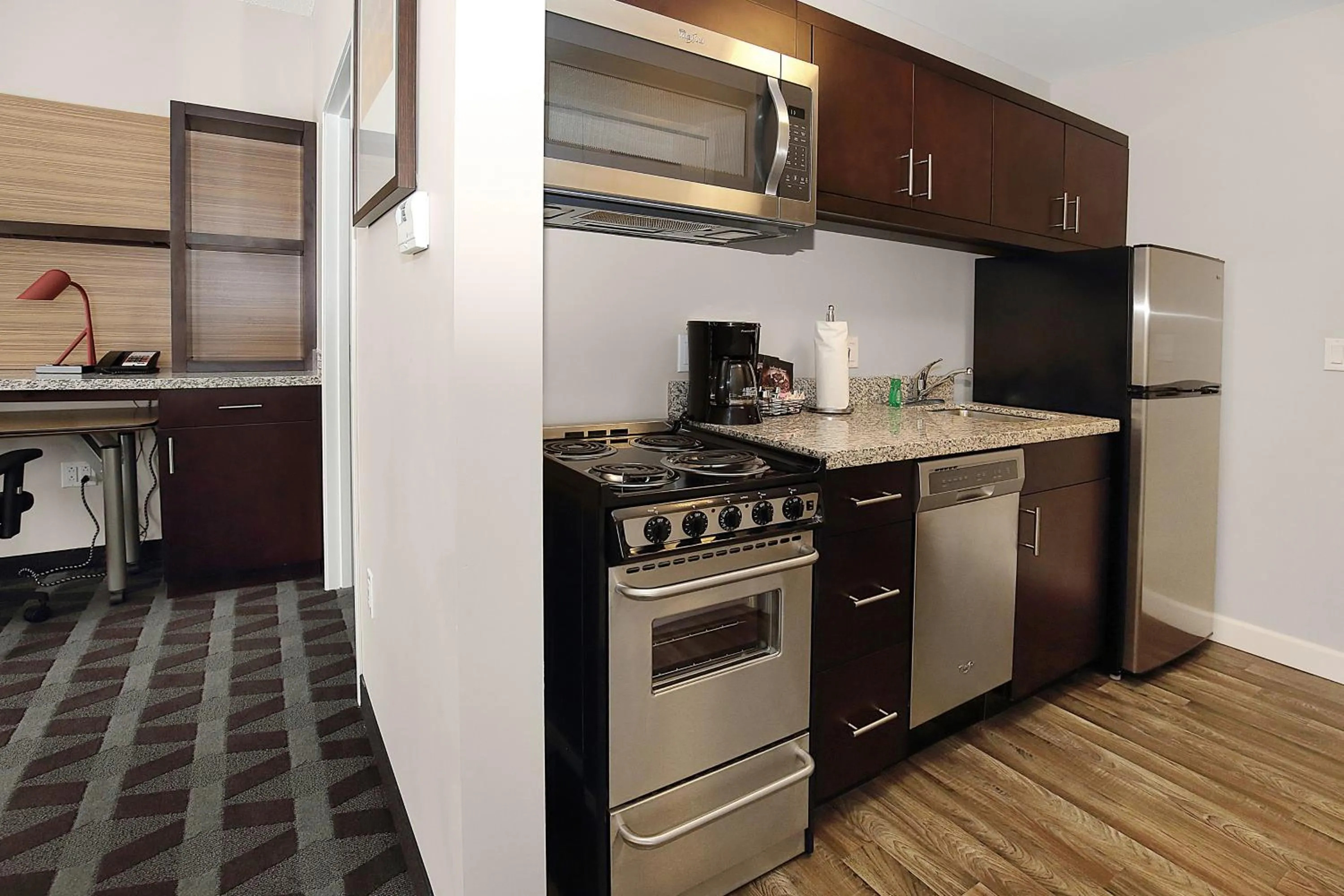 Kitchen or kitchenette in TownePlace Suites by Marriott Grove City Mercer/Outlets