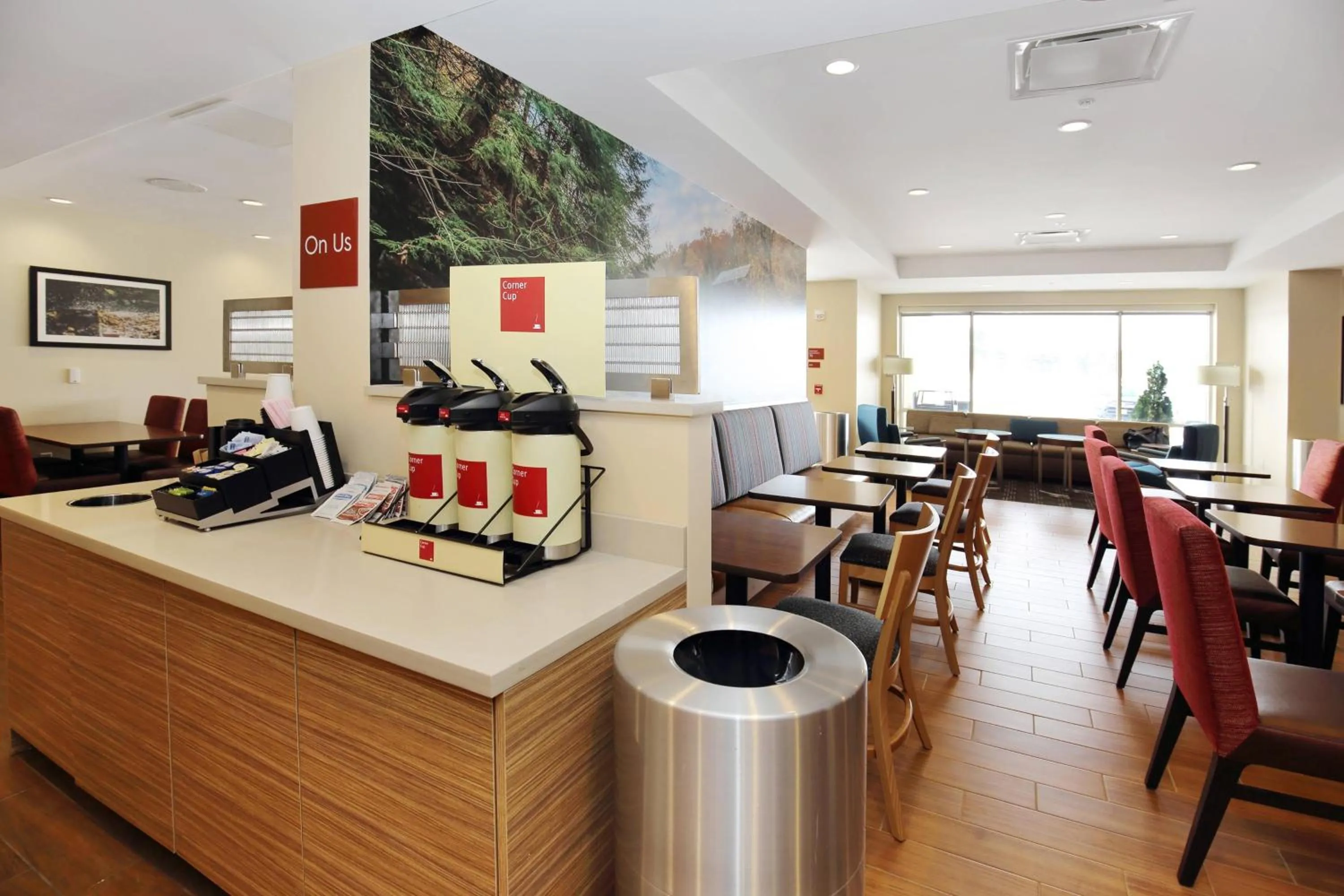 Restaurant/places to eat in TownePlace Suites by Marriott Grove City Mercer/Outlets