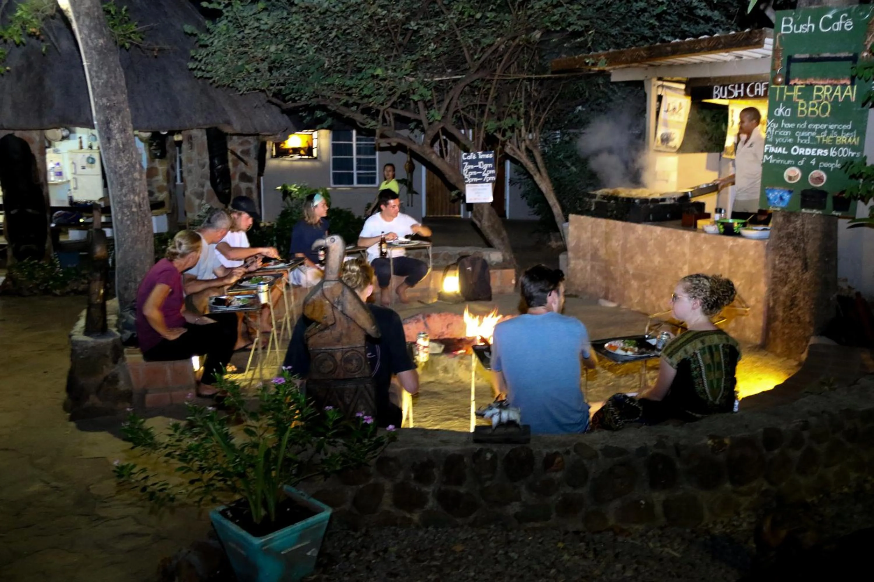 Restaurant/places to eat in Victoria Falls Backpackers Lodge