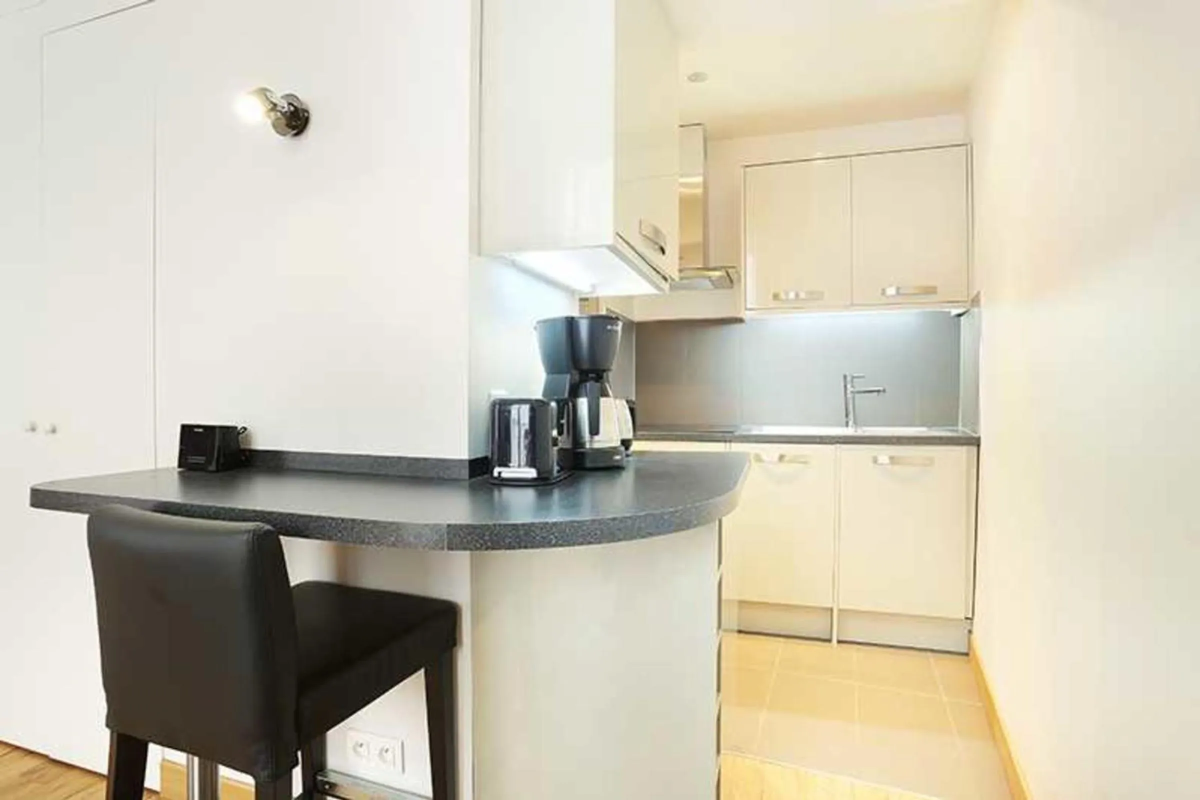 Kitchen or kitchenette in Residence central marais