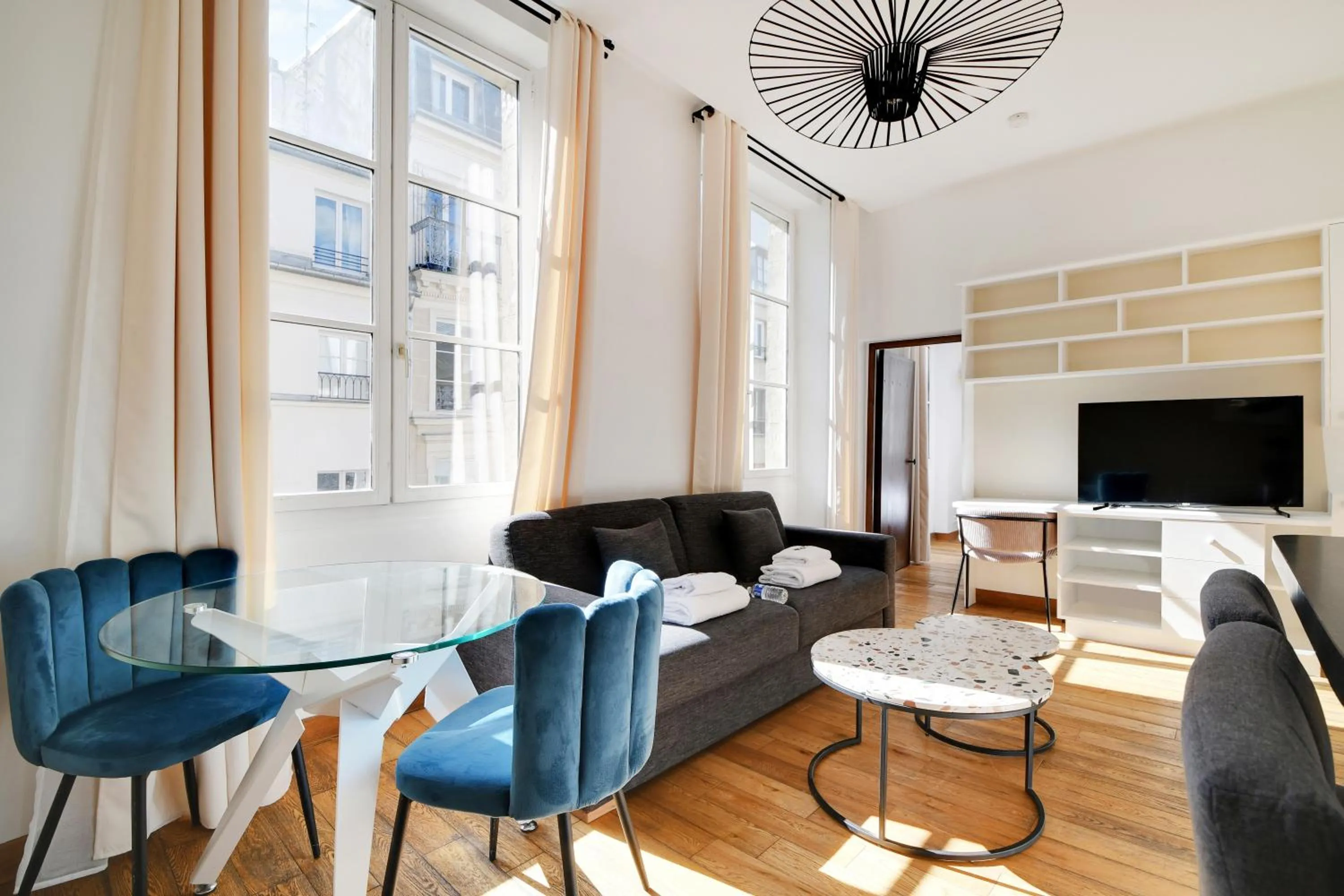 Living room in Residence central marais