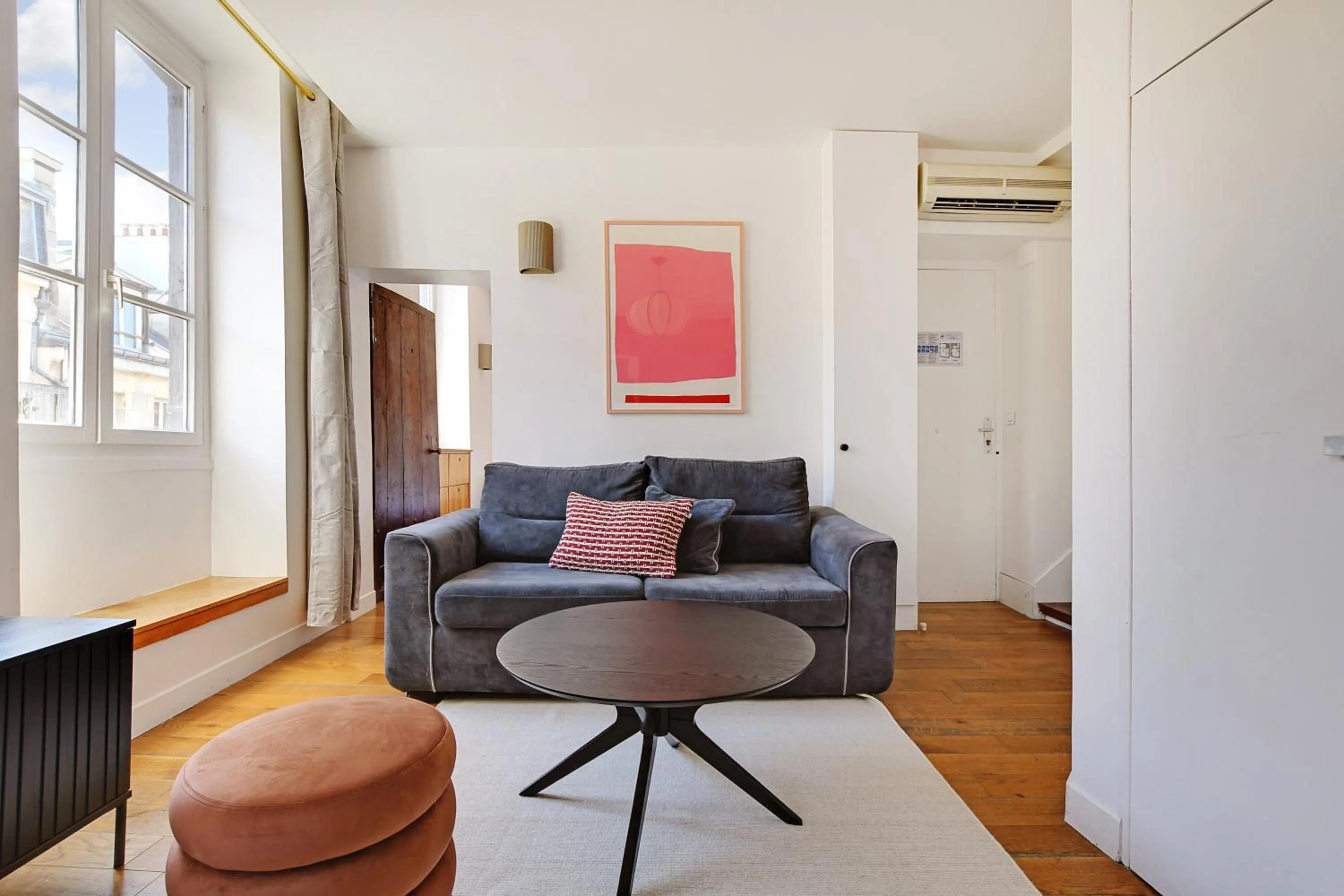 Living room in Residence central marais