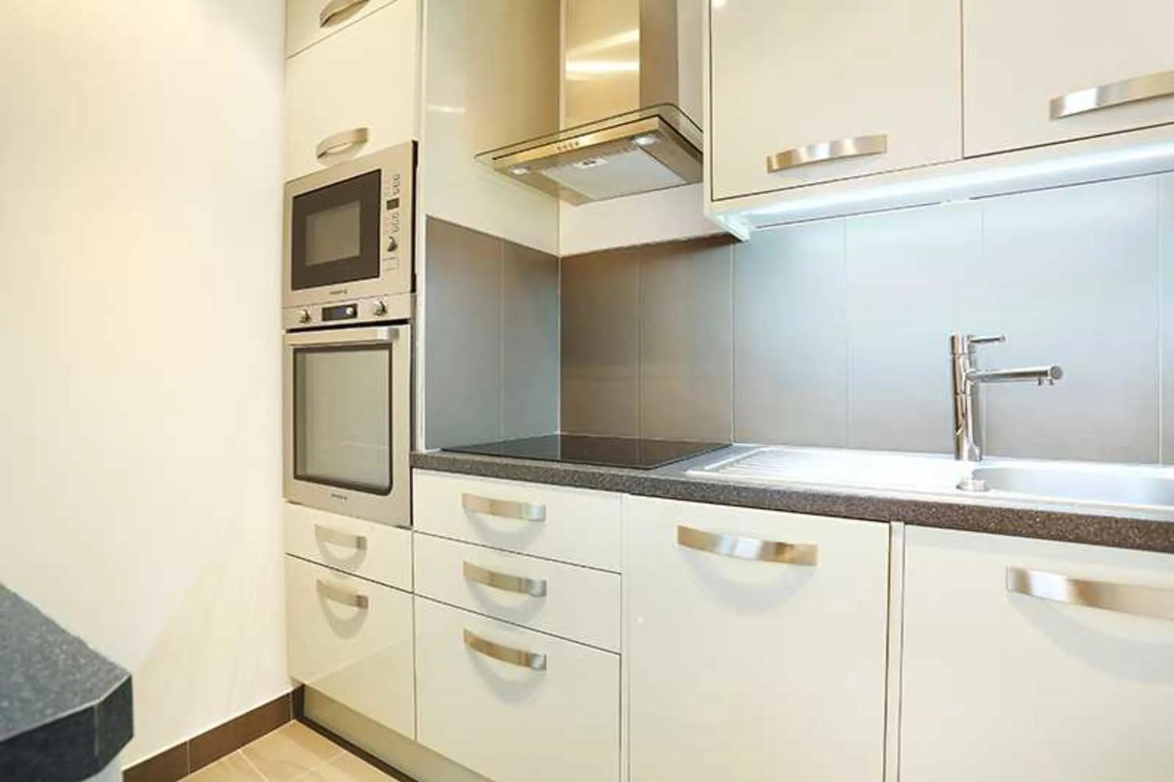 Kitchen or kitchenette in Residence central marais