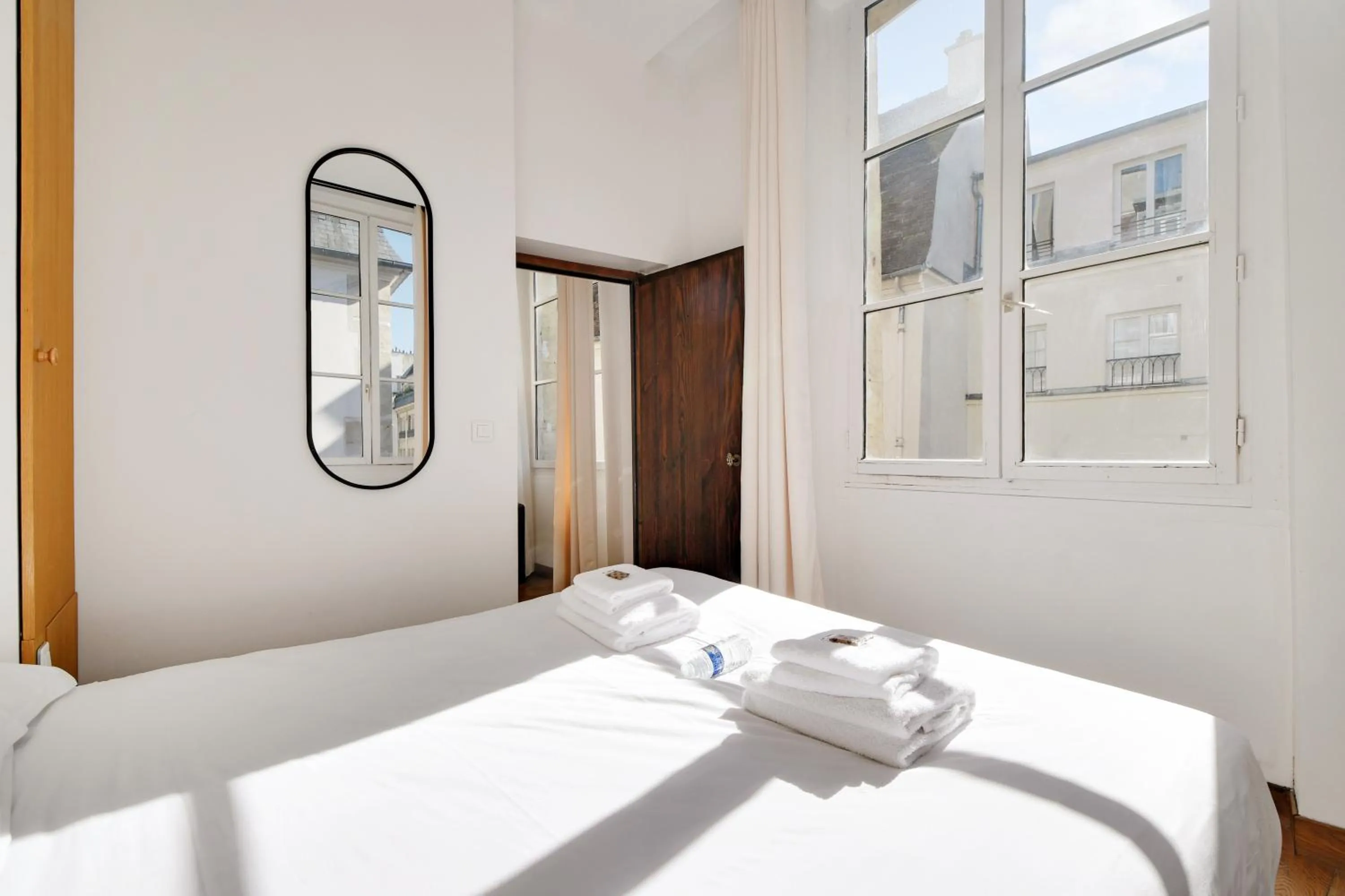 Bedroom, Bed in Residence central marais