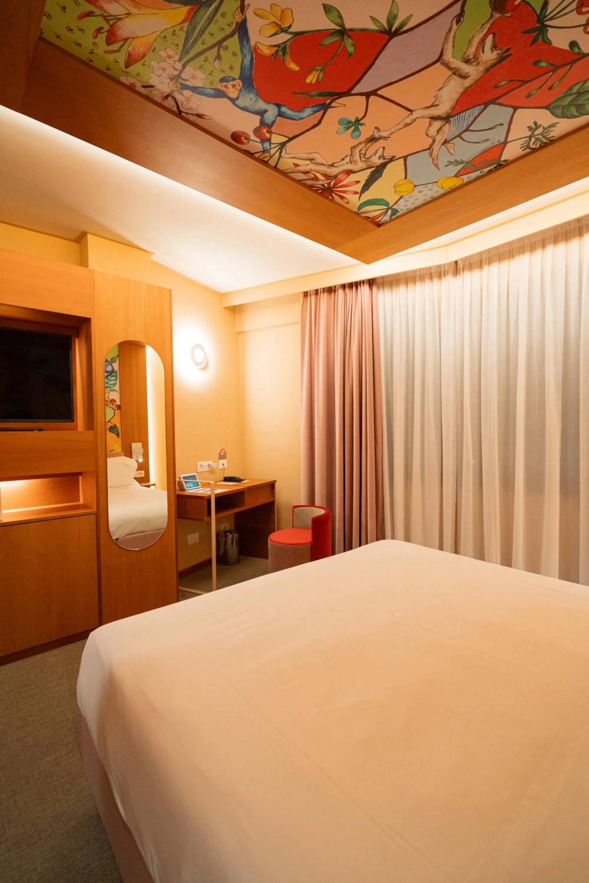 Bedroom, Bed in OMAMA Hotel