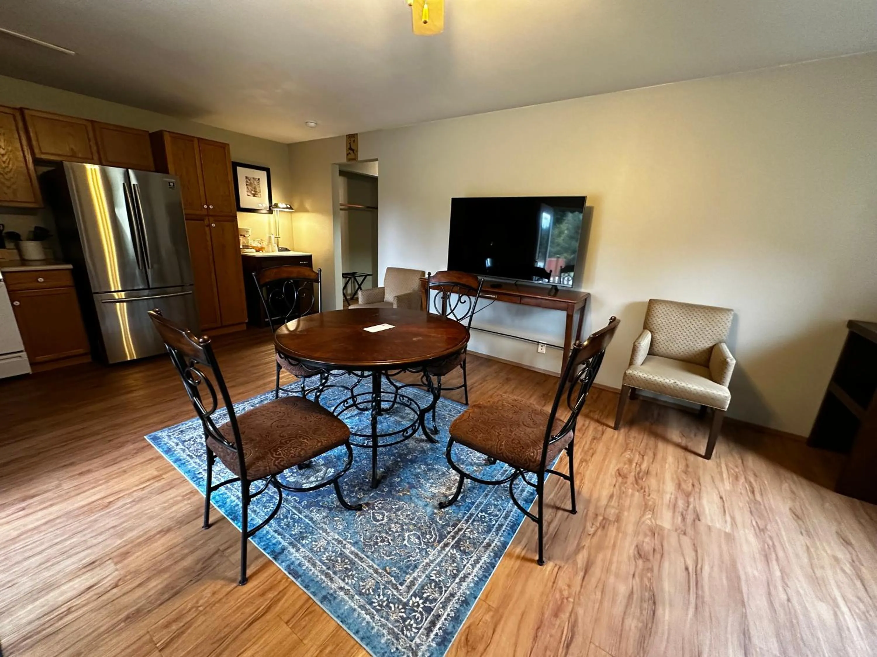 TV and multimedia in Packwood Lodge & Cabins