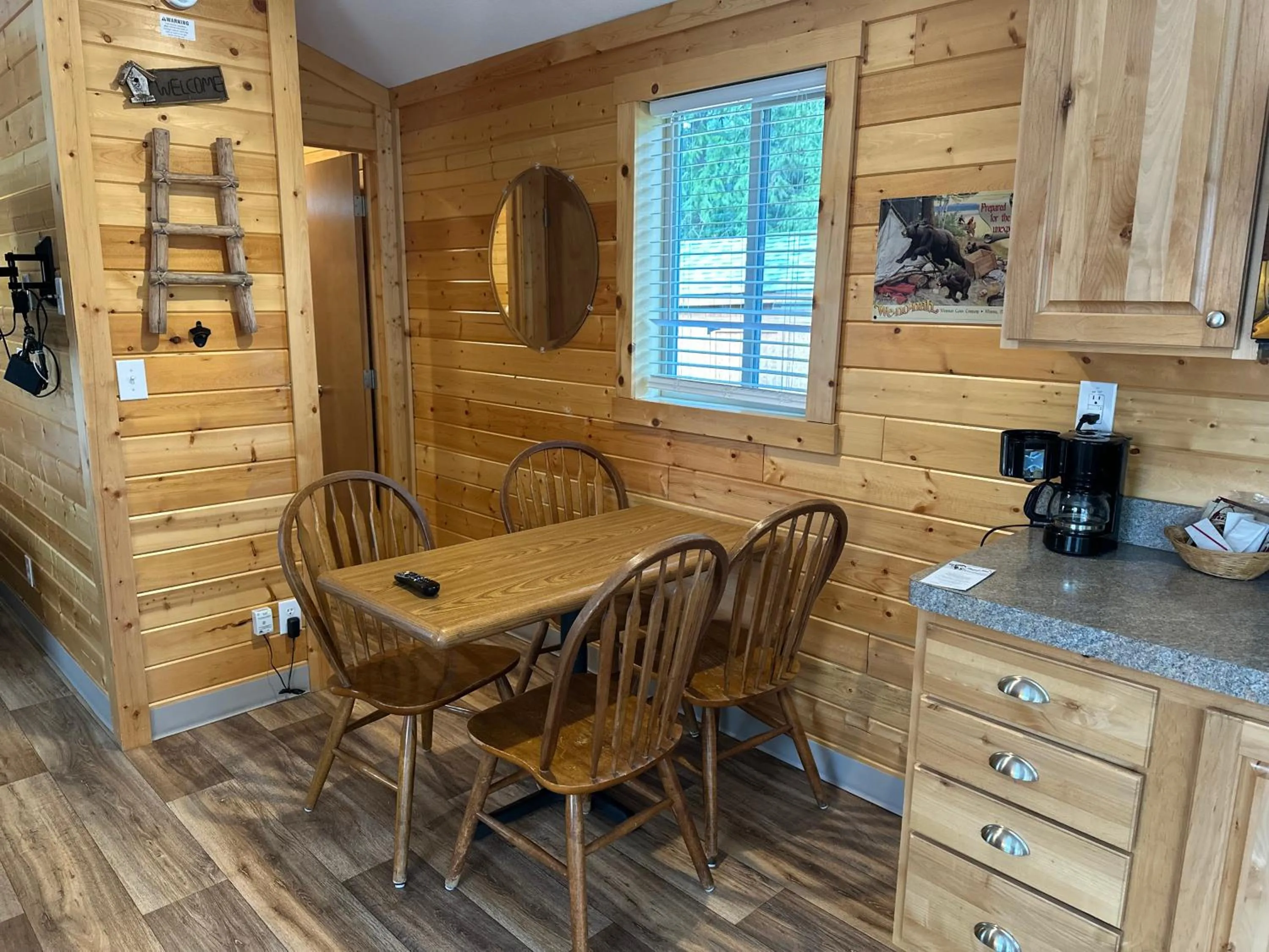 Living room in Packwood Lodge & Cabins