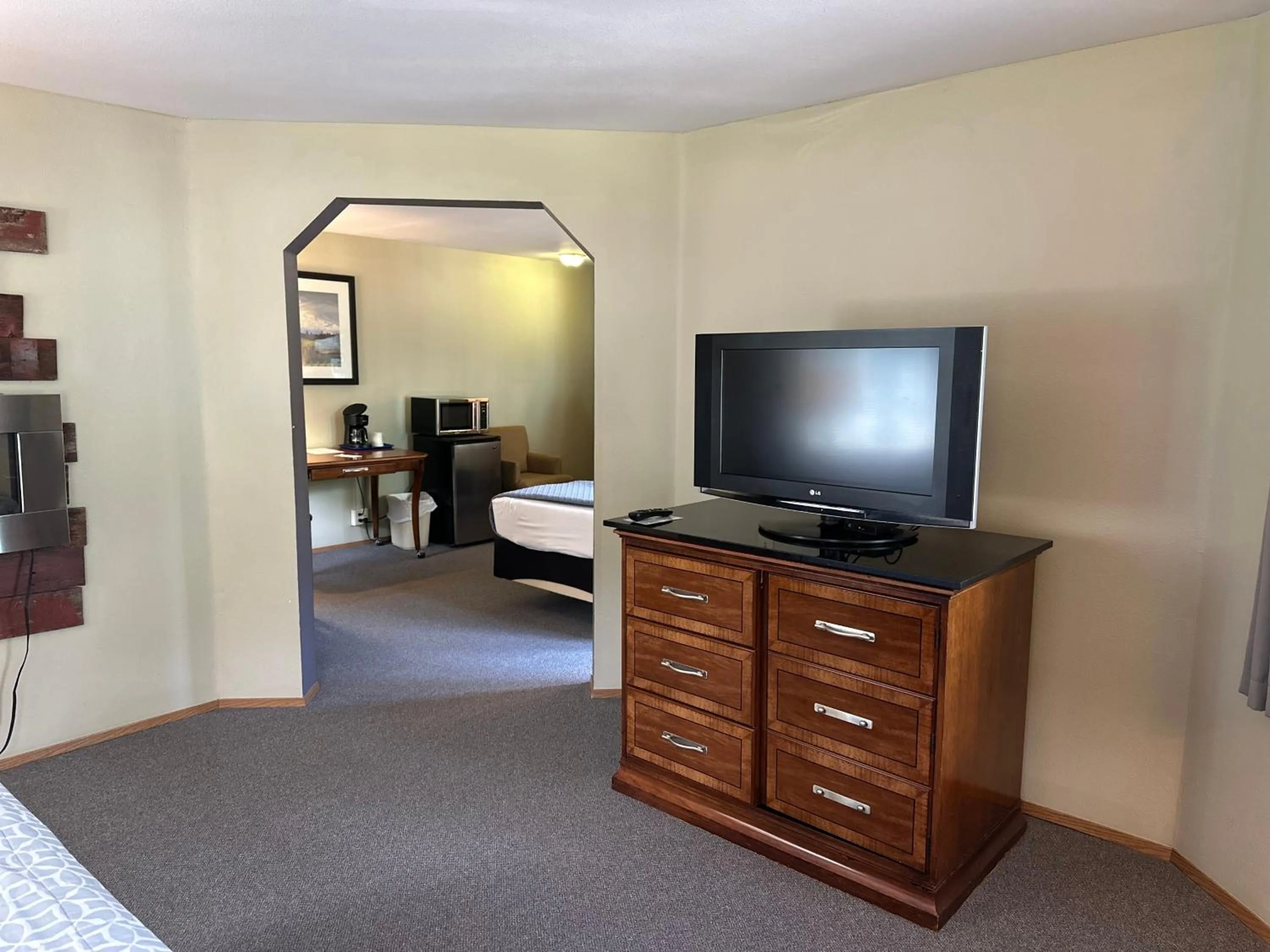 TV and multimedia in Packwood Lodge & Cabins