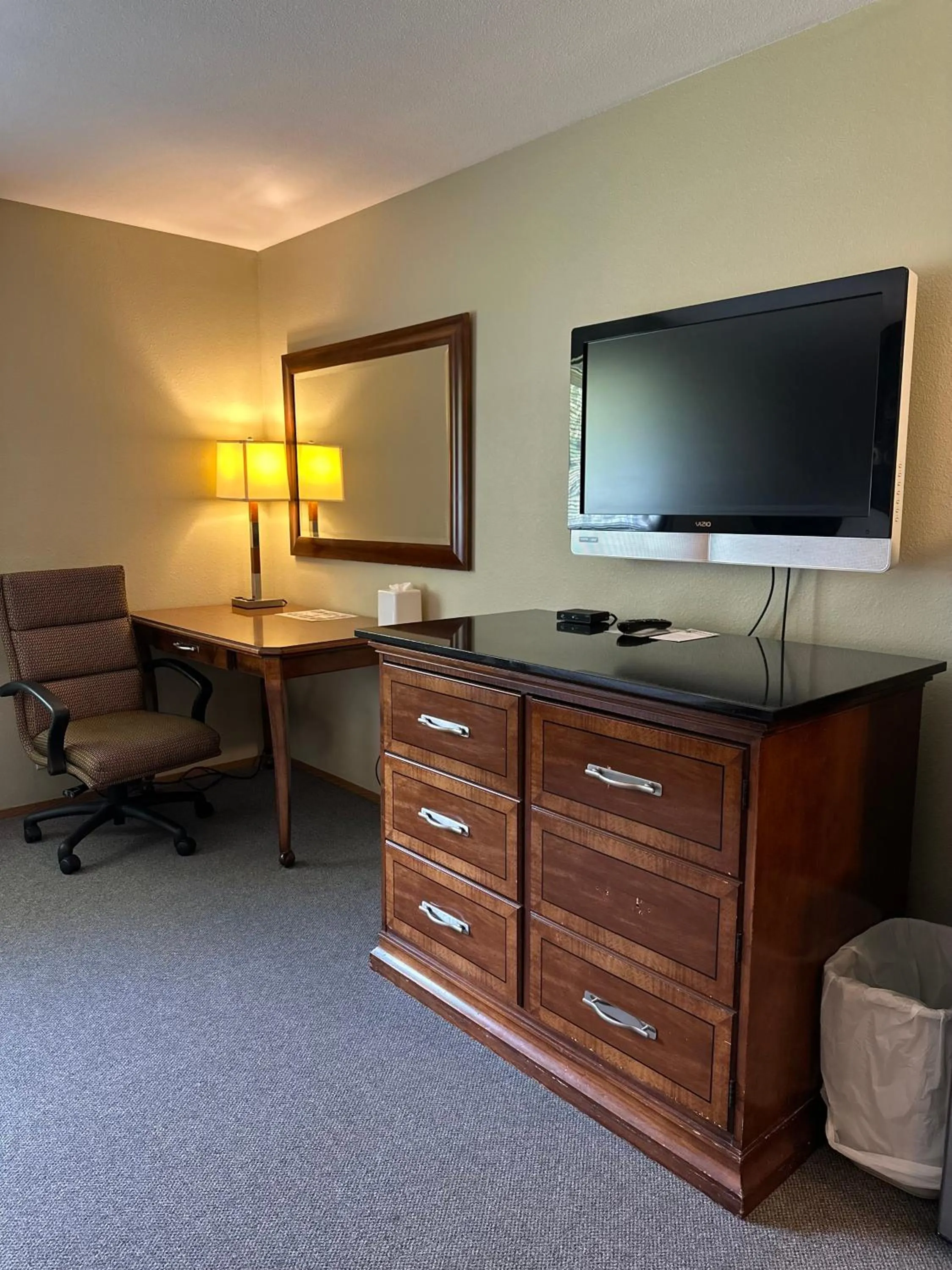 TV and multimedia in Packwood Lodge & Cabins