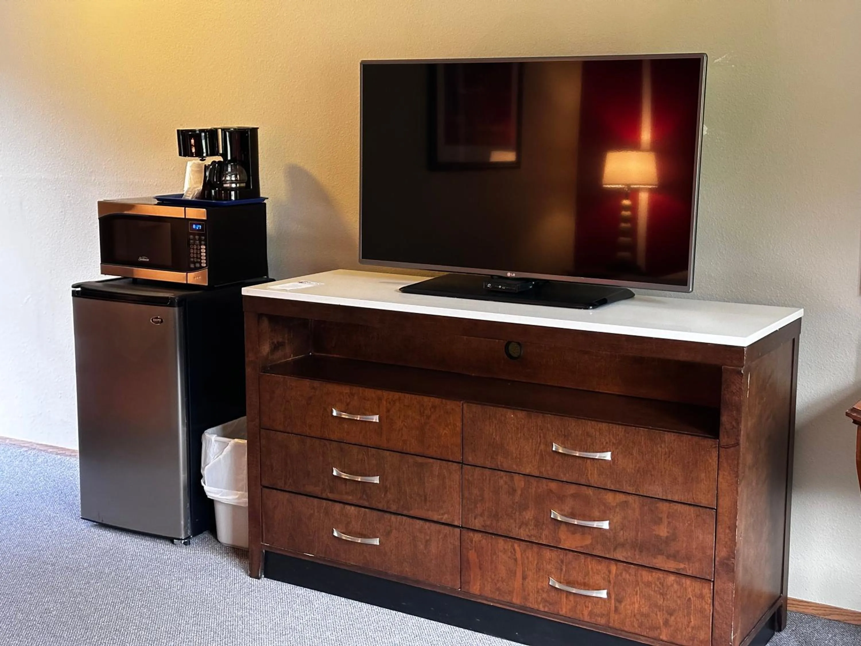 TV and multimedia in Packwood Lodge & Cabins