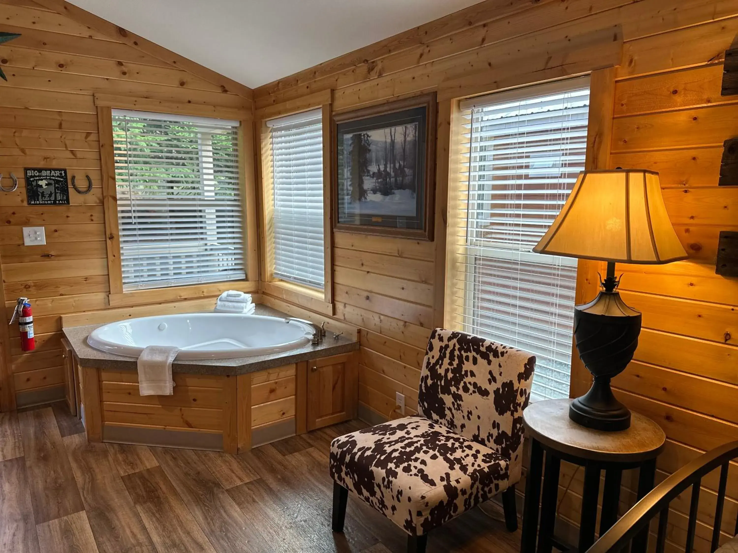 Family Cabin with Jetted Tub in Packwood Lodge & Cabins Family Cabin with Jetted Tub in Packwood Lodge & Cabins