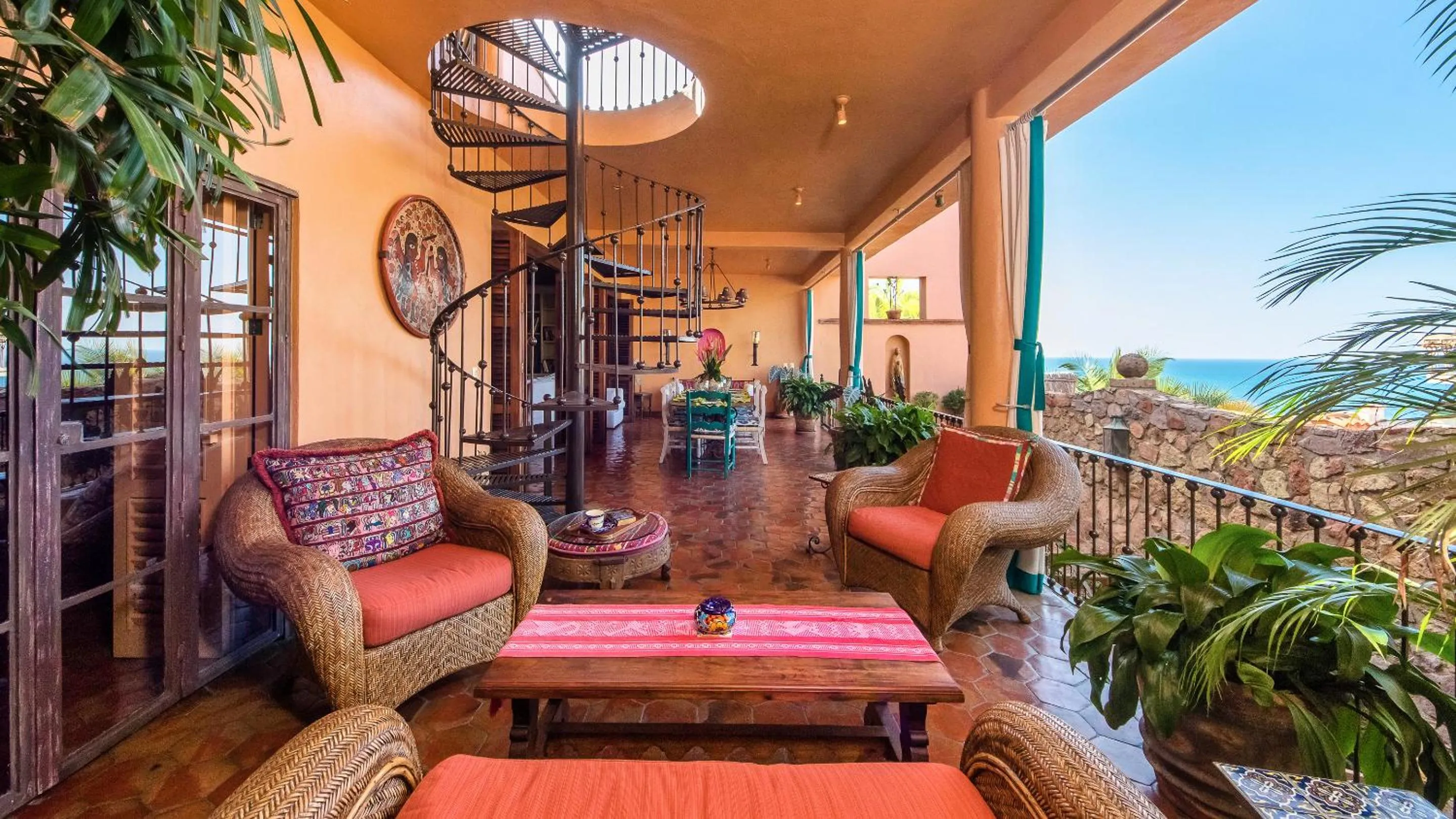 Communal lounge/ TV room in Villa Lola - Adults Only