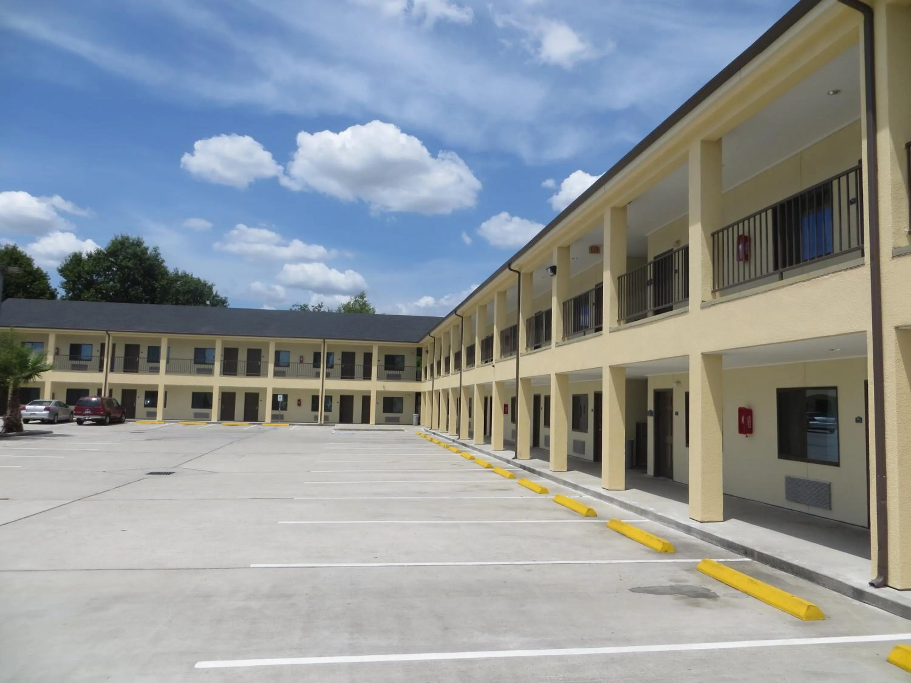 Property building in Airway Inn - IAH Airport