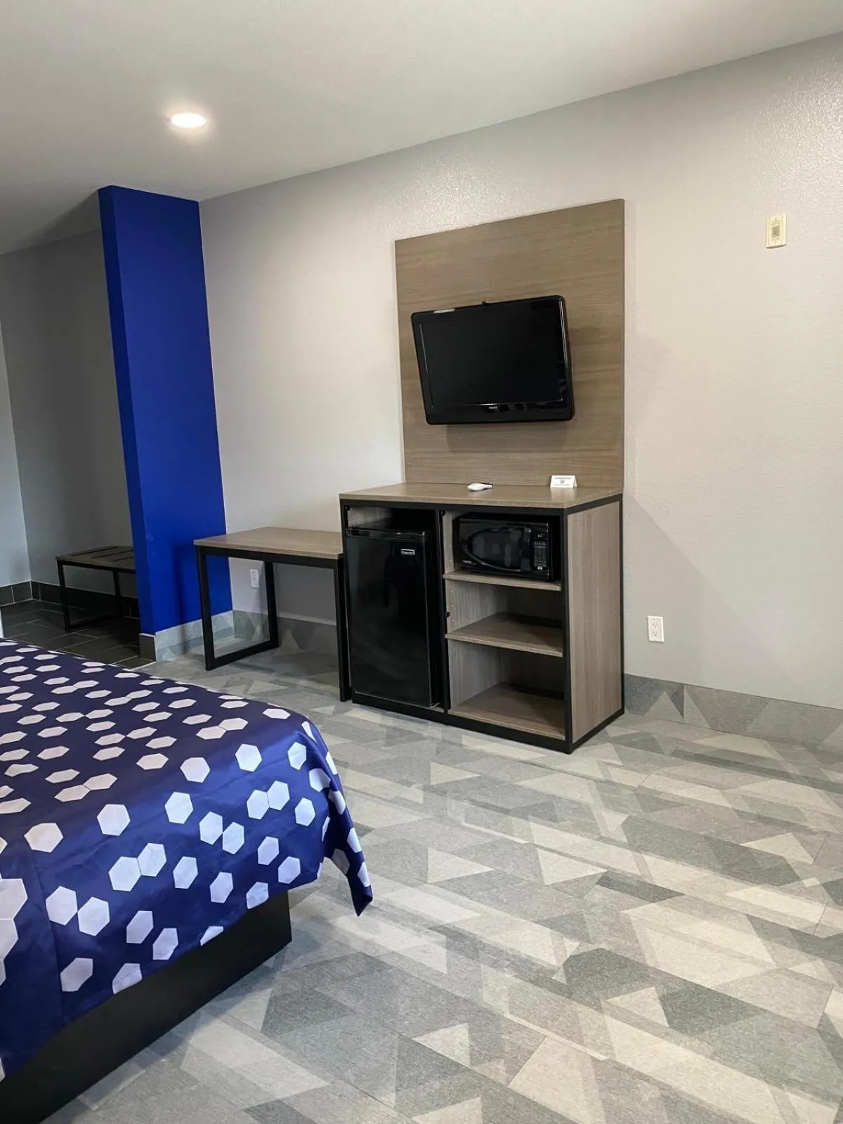 Bed in Airway Inn - IAH Airport