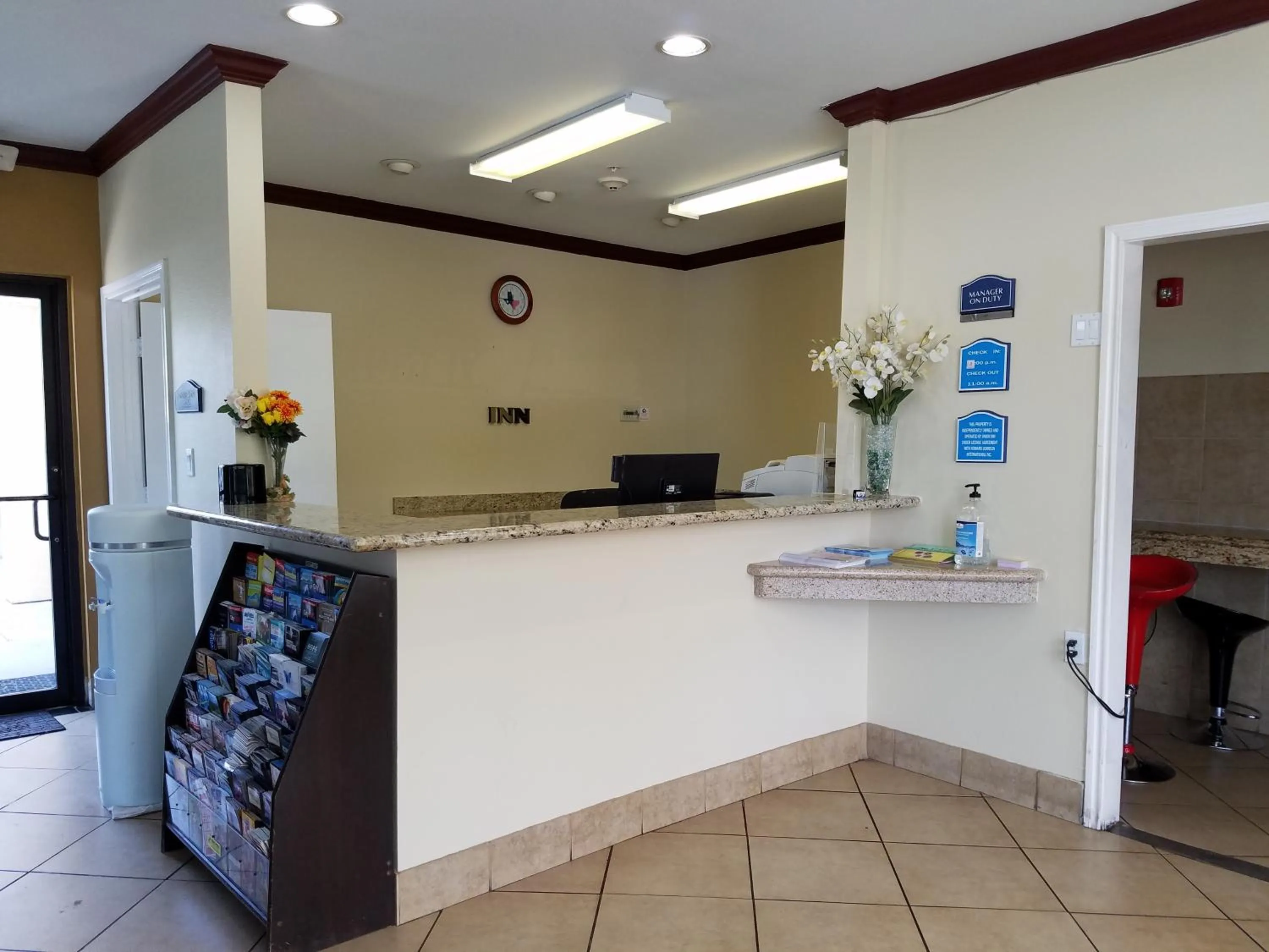 Lobby or reception in Airway Inn - IAH Airport