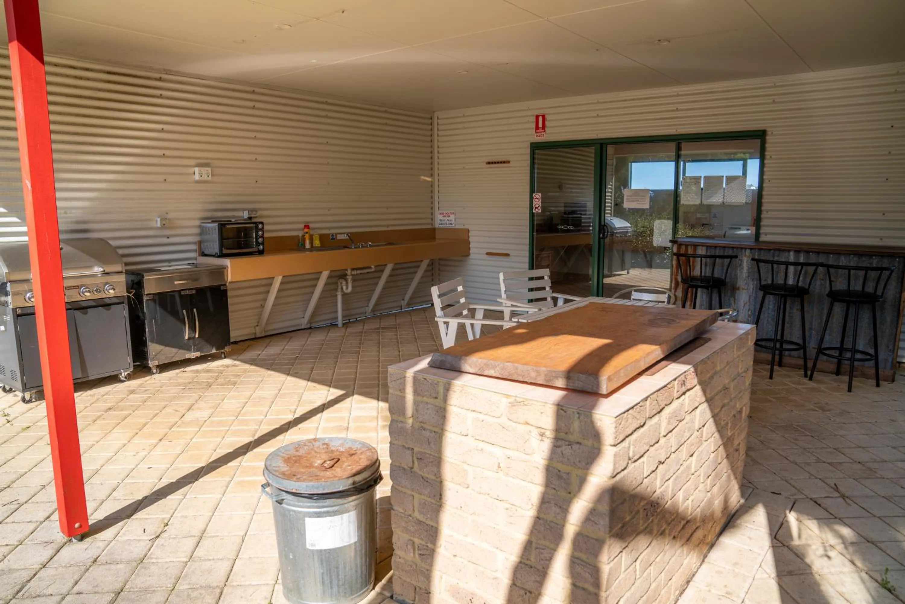 BBQ facilities in Karri Aura