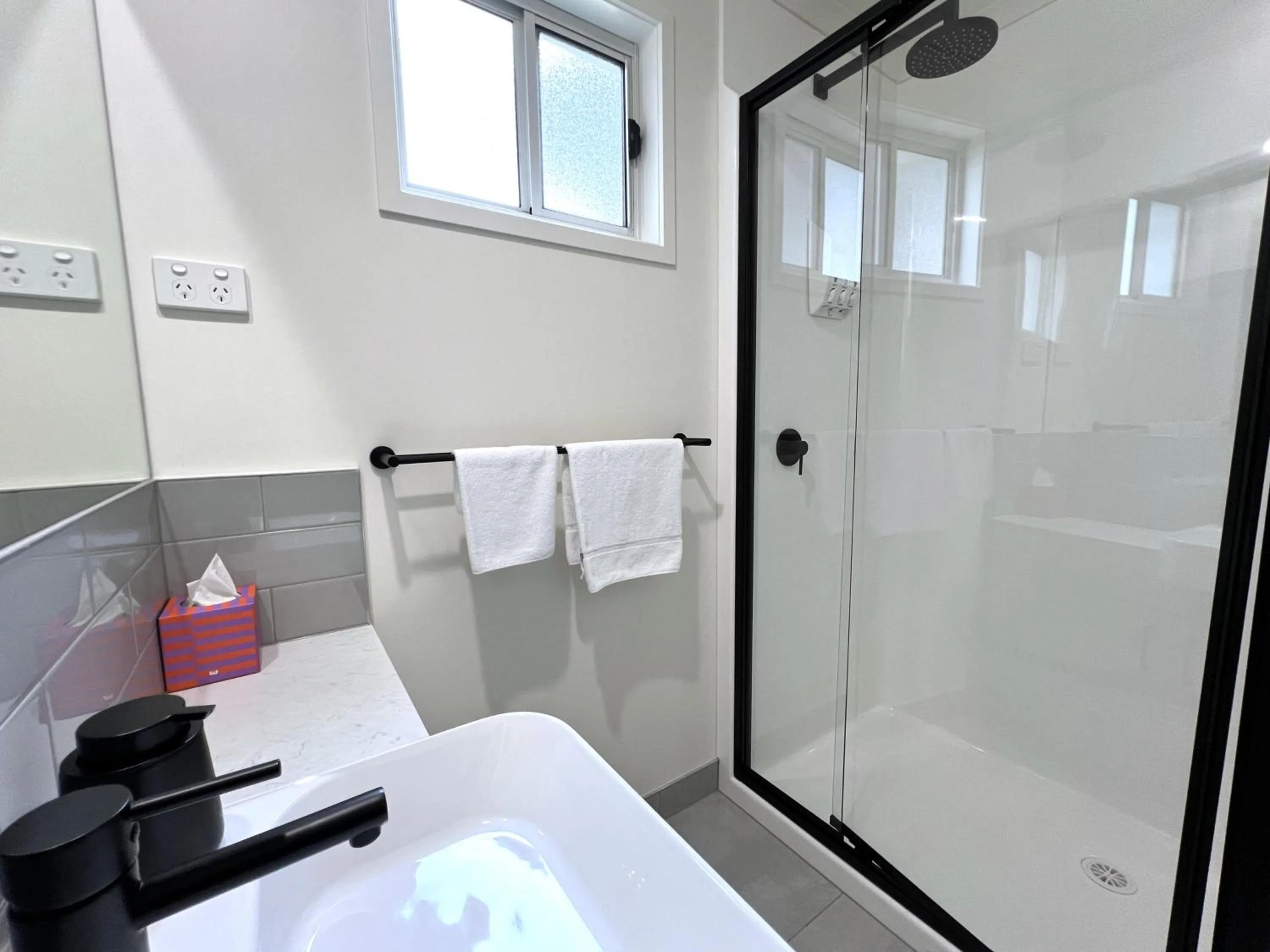 Shower in Karri Aura