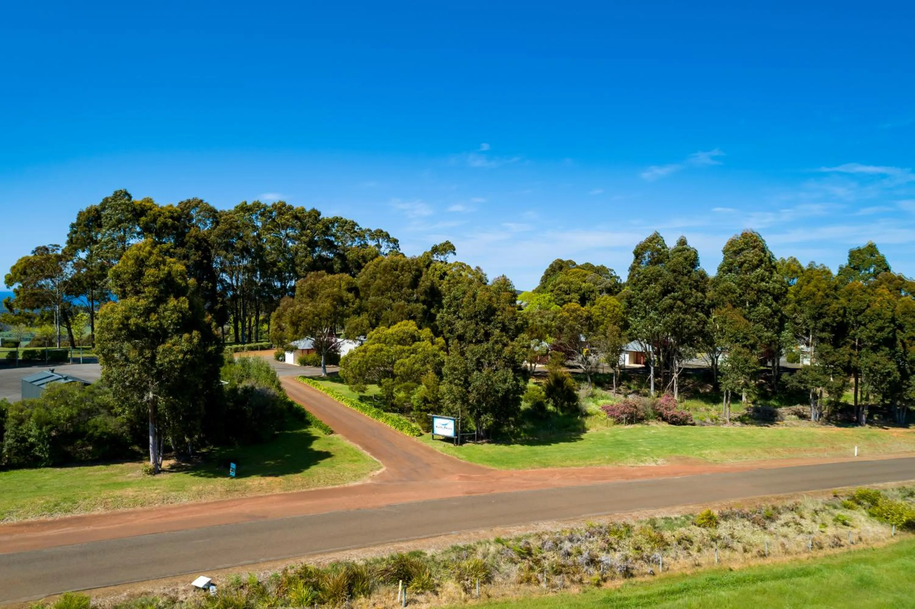 Facade/entrance in Karri Aura