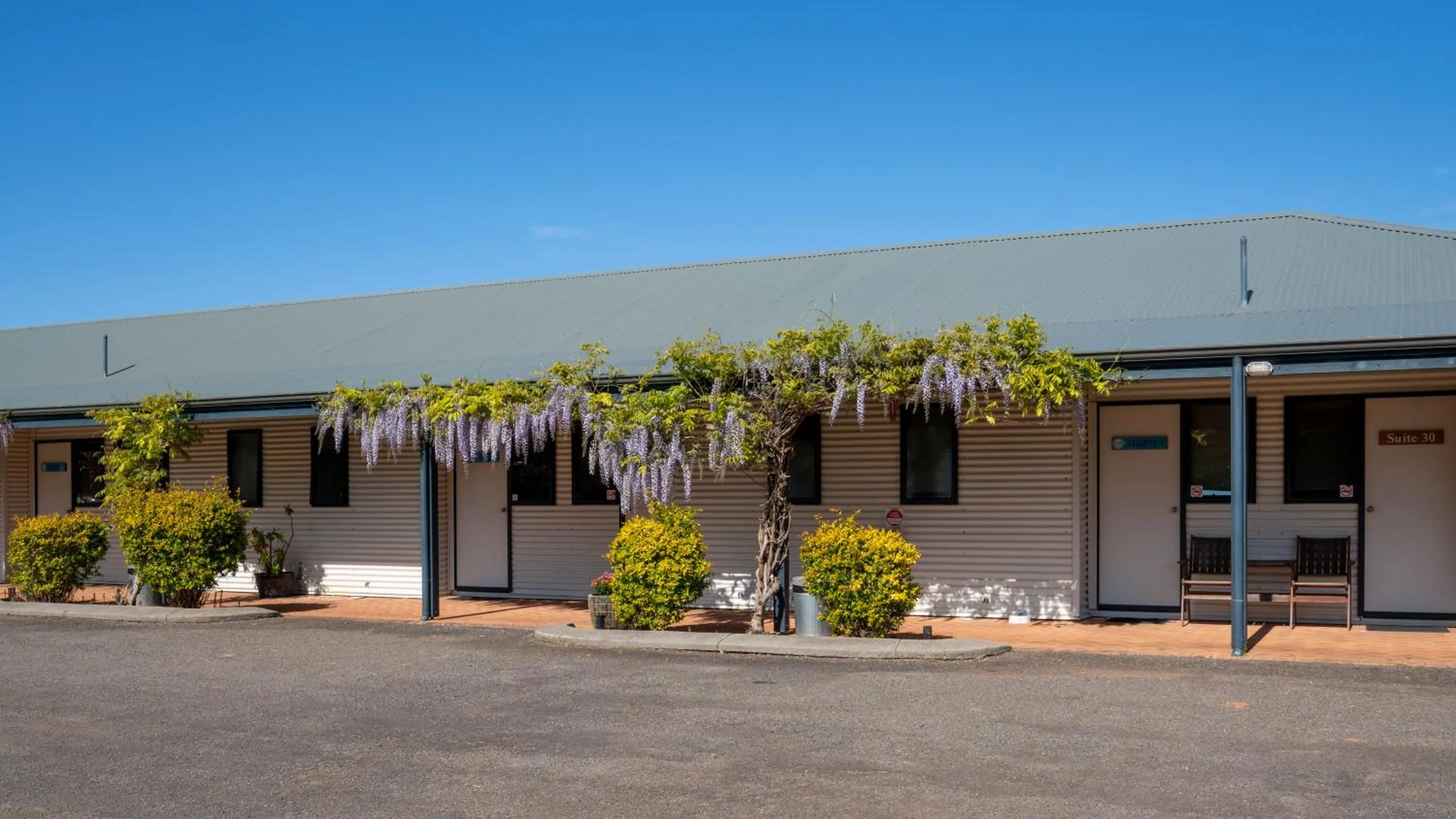Facade/entrance in Karri Aura
