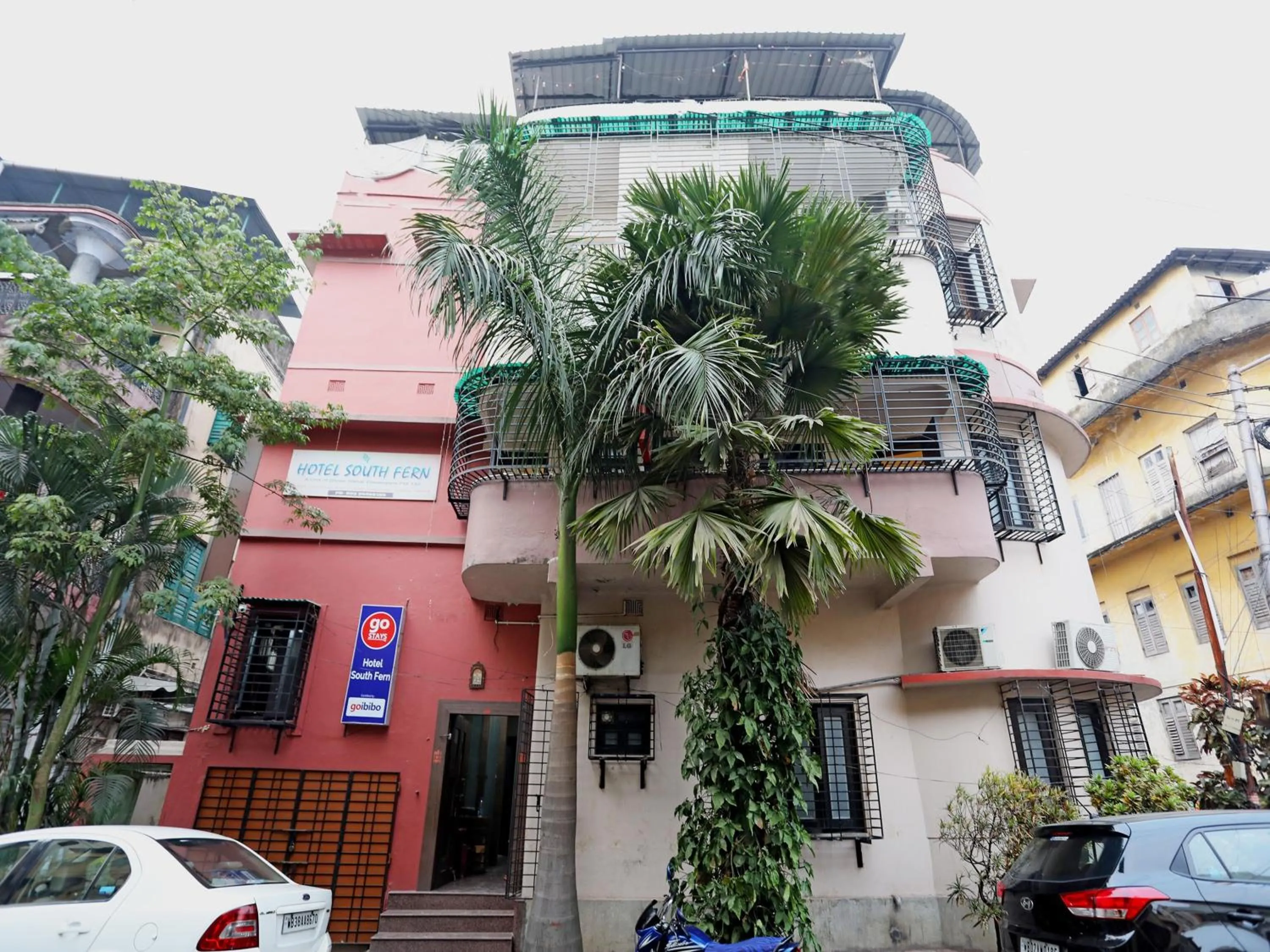 Facade/entrance in Hotel O South Fern