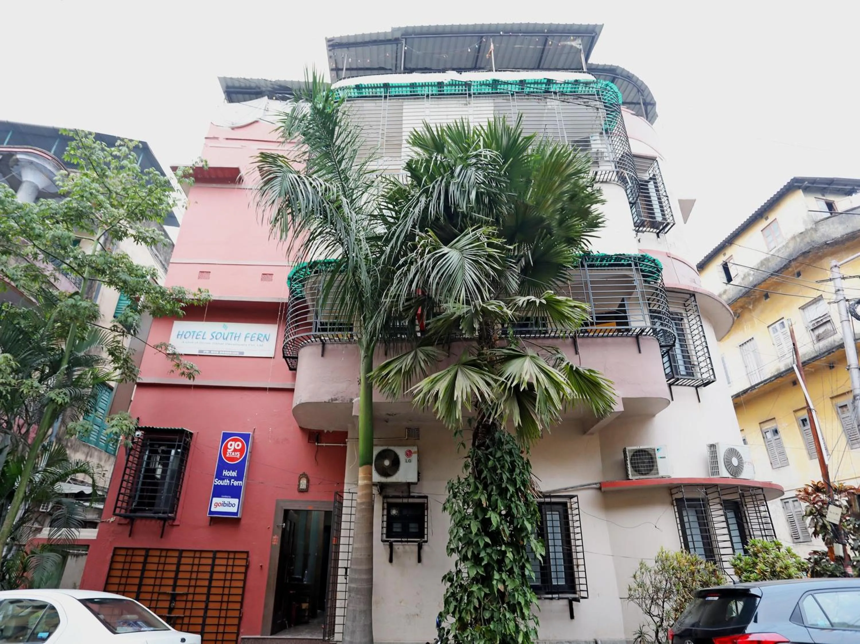 Facade/entrance in Hotel O South Fern