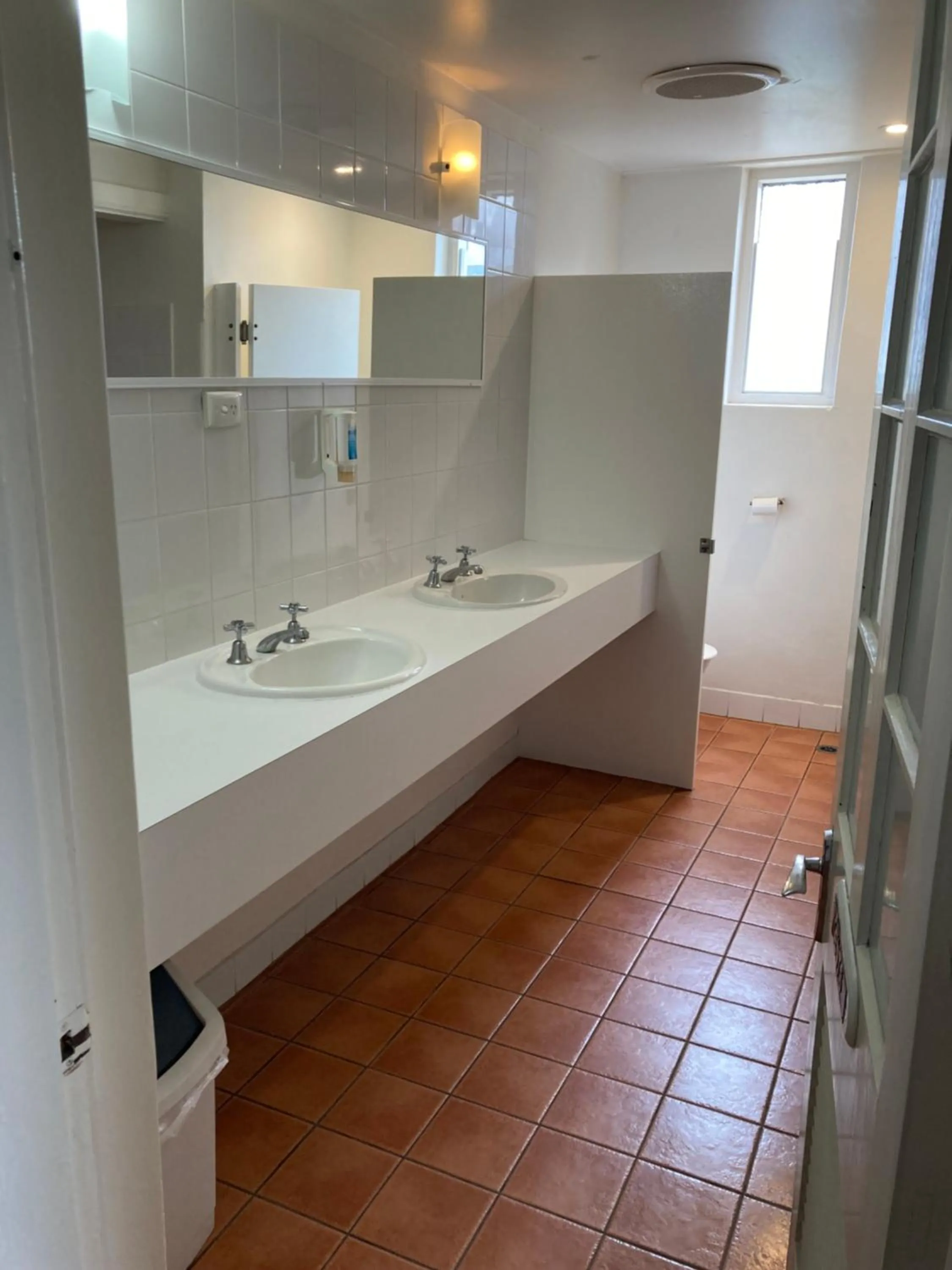 Bathroom in Caledonian Inn