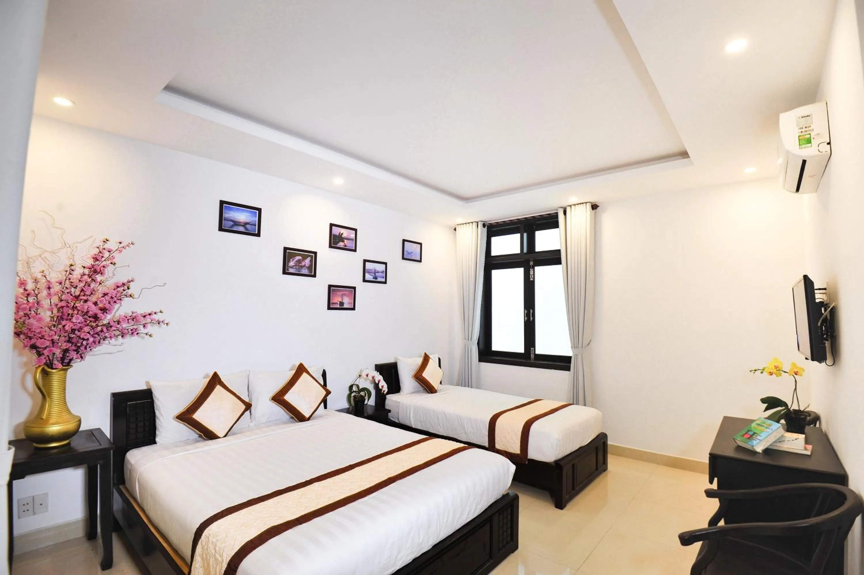 Photo of the whole room, Bed in Hoi An Bali Homestay