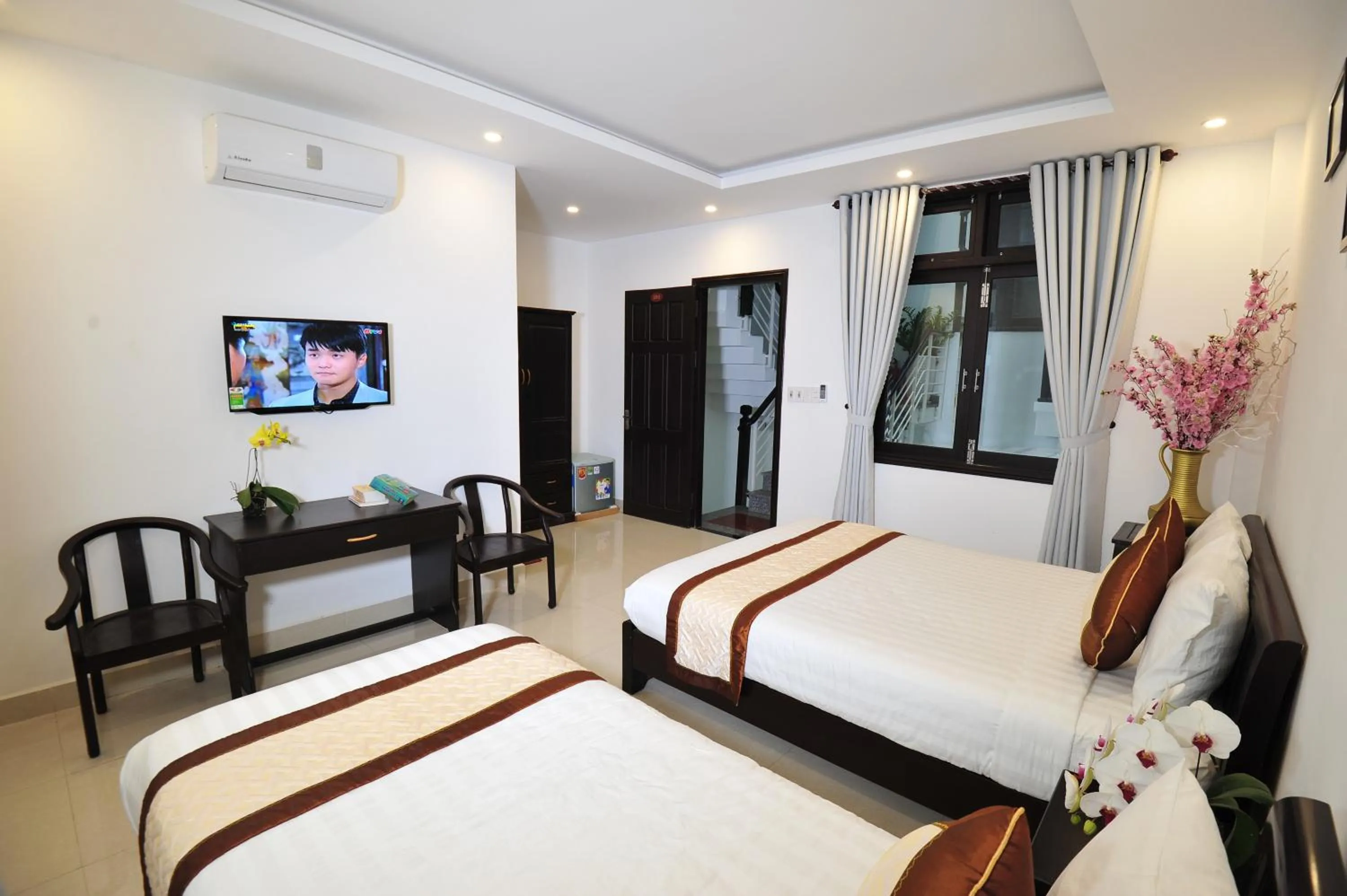 Communal lounge/ TV room, Bed in Hoi An Bali Homestay