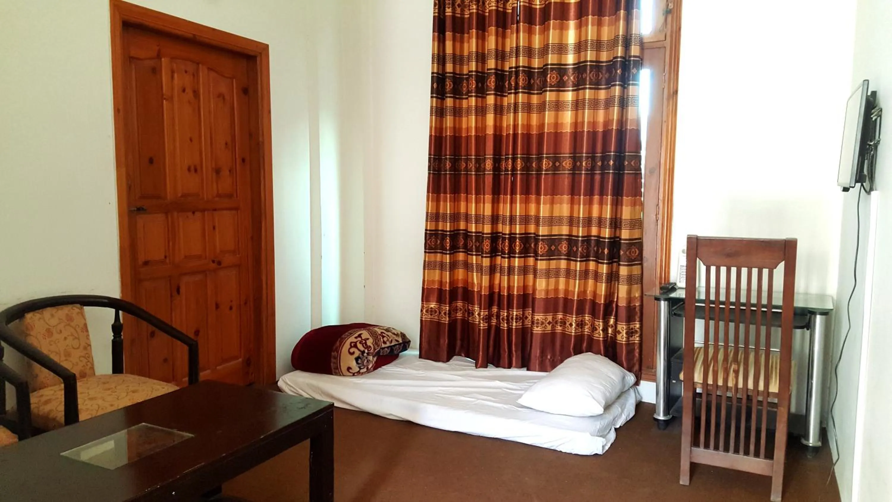 Seating area, Bed in Stargaze Hotel & Apartment