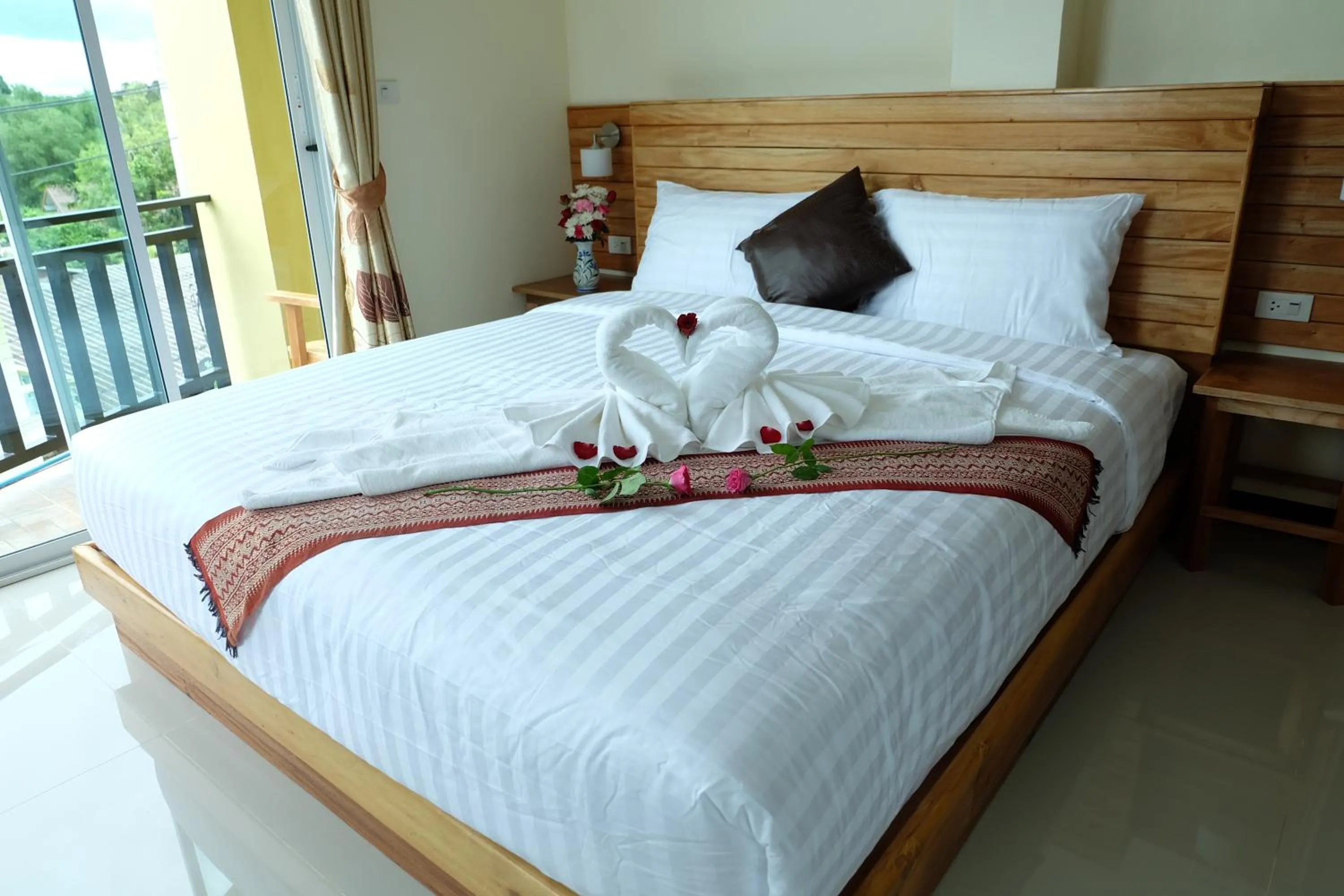 Balcony/Terrace, Bed in Chatin Guesthouse