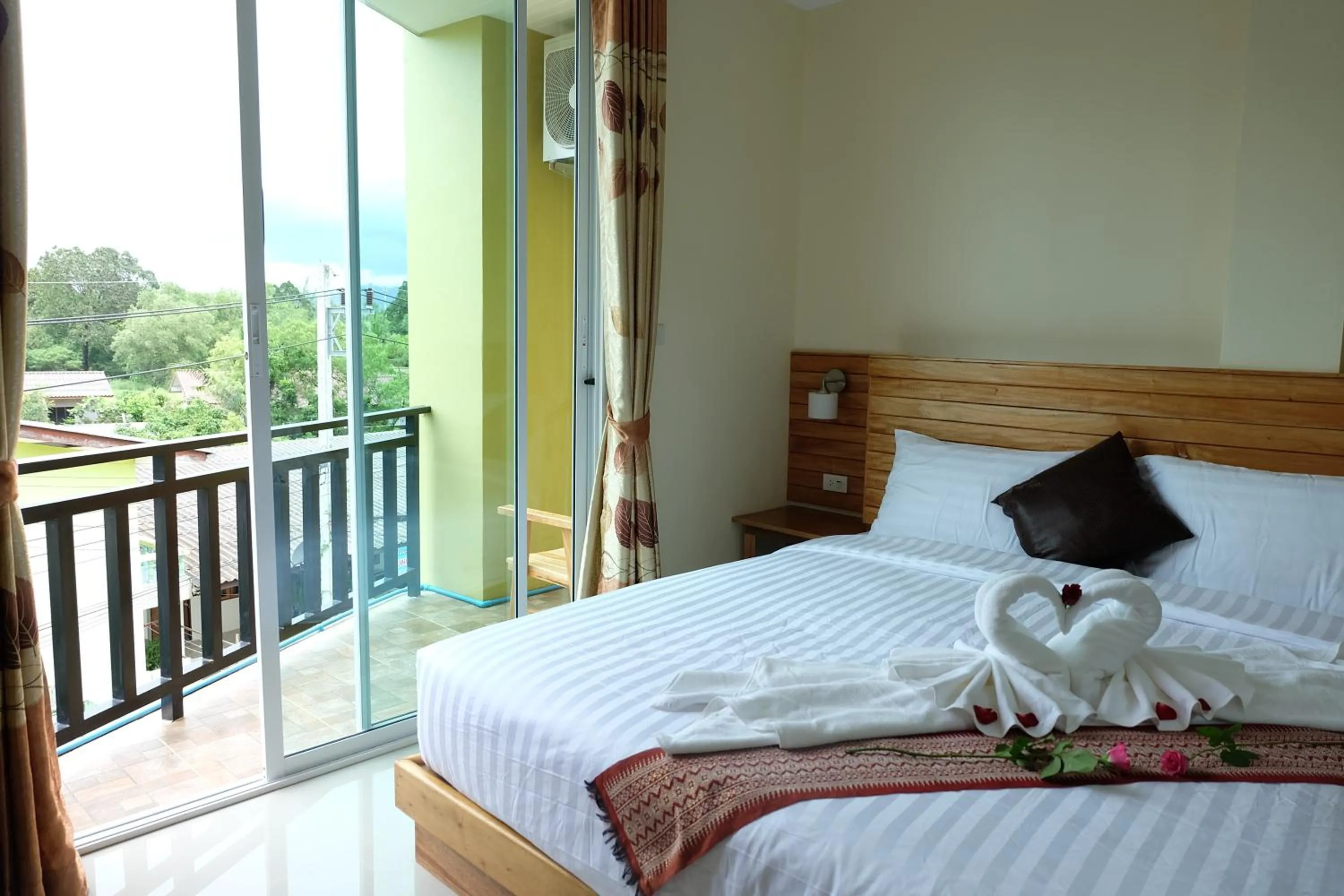 Balcony/Terrace, Bed in Chatin Guesthouse