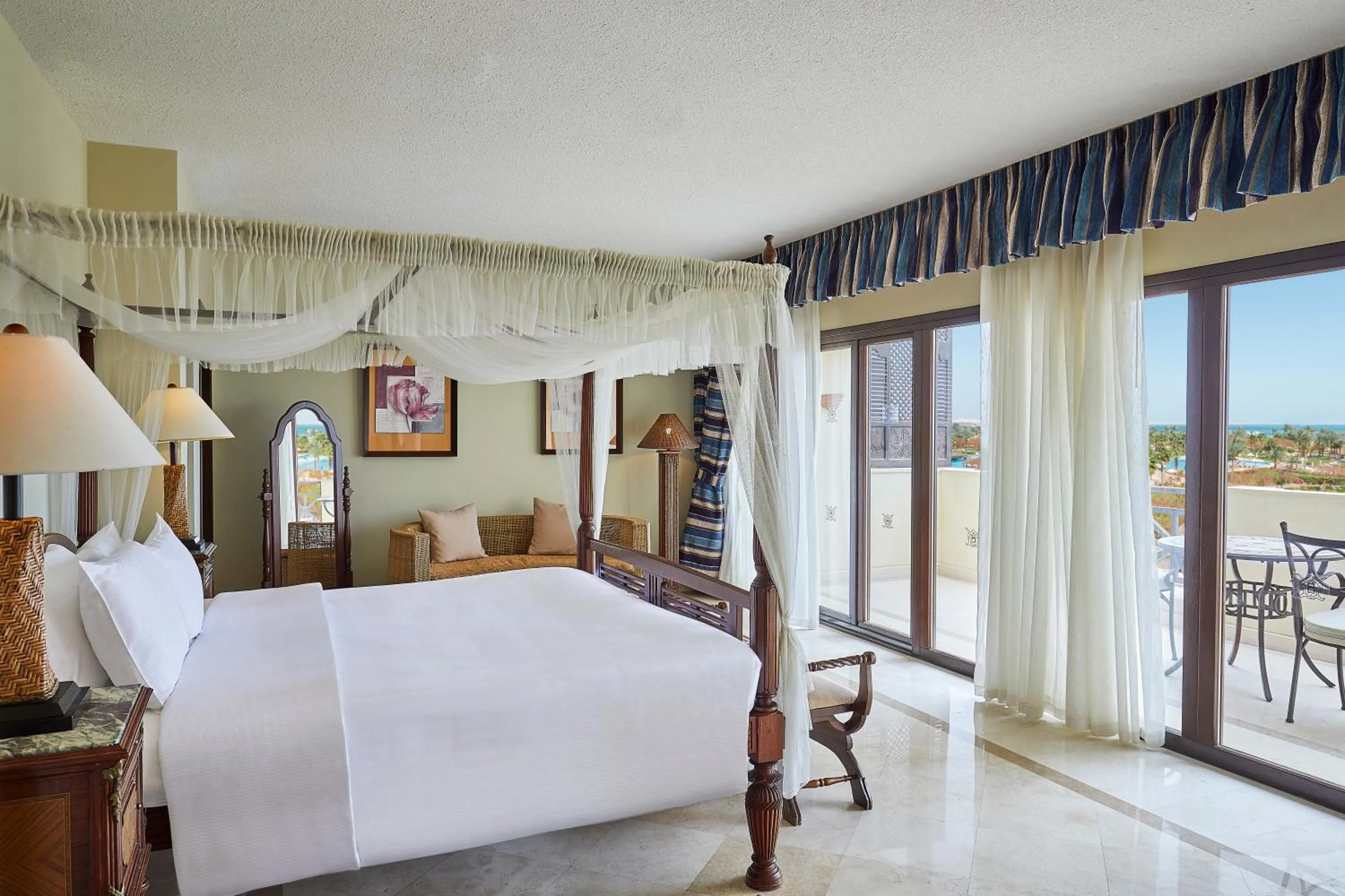 Bedroom, Bed in Steigenberger Aldau Beach Hotel