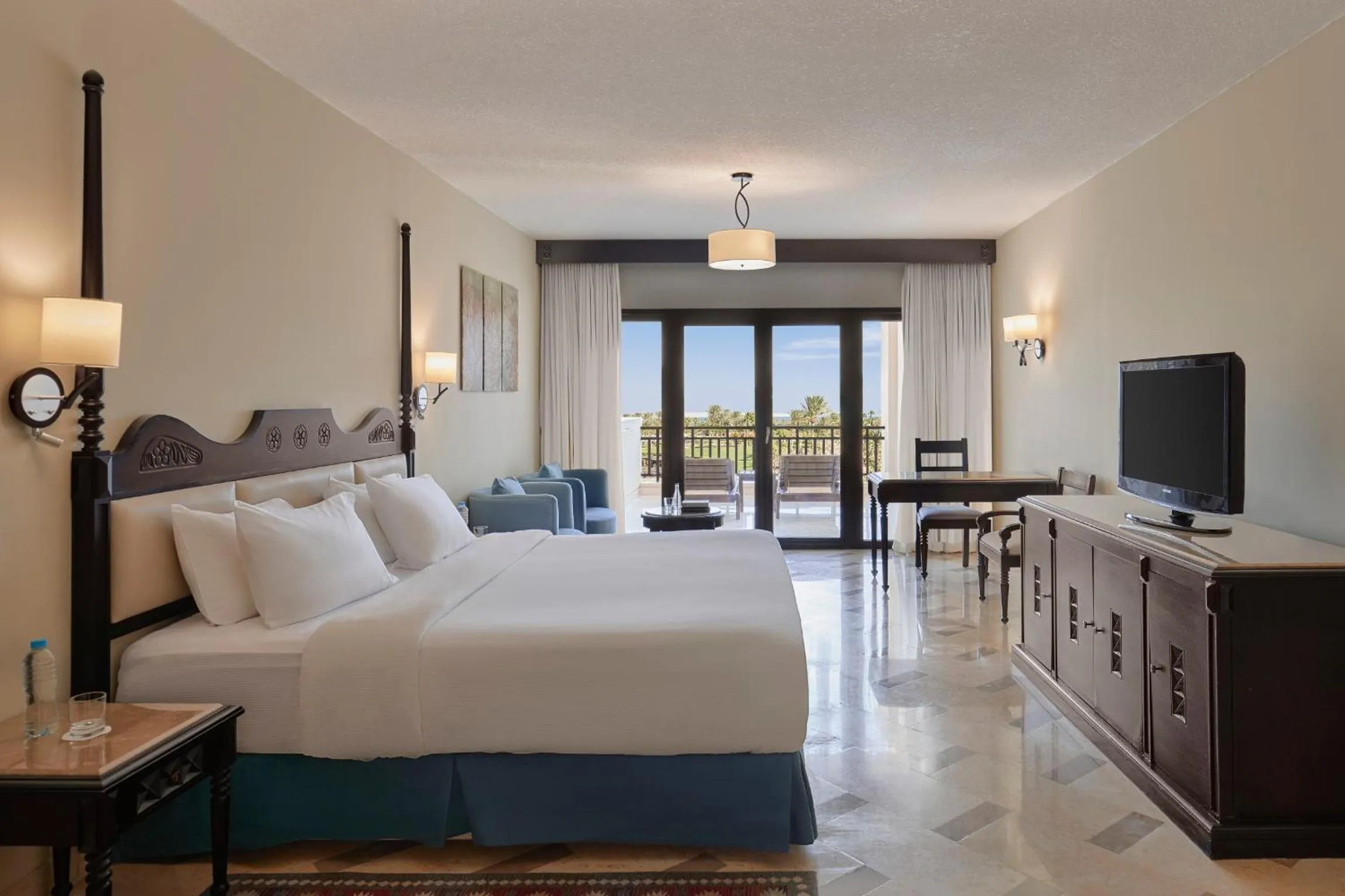 View (from property/room), Bed in Steigenberger Aldau Beach Hotel