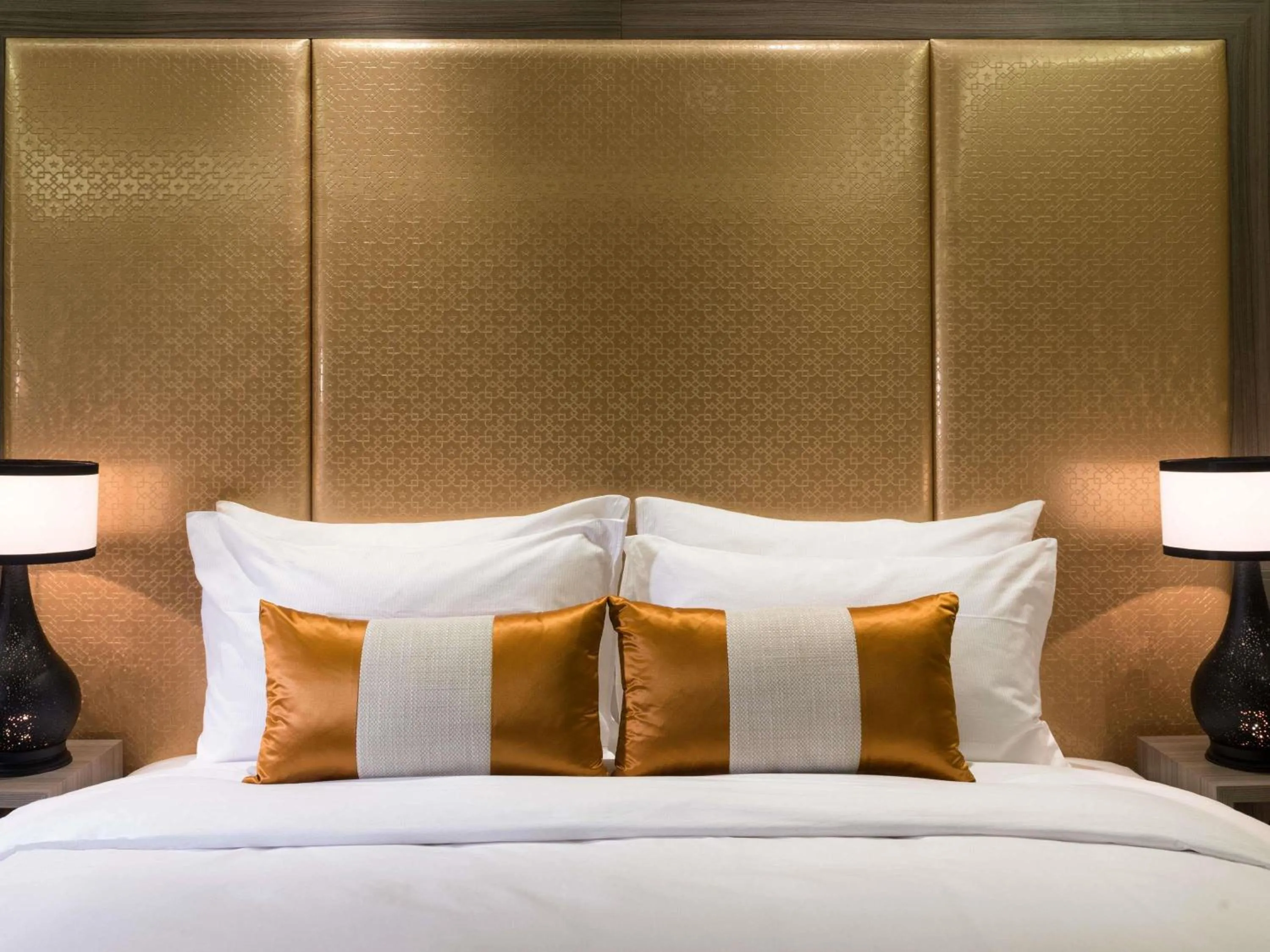 Bedroom, Bed in Mövenpick Hotel Mansour Eddahbi Marrakech