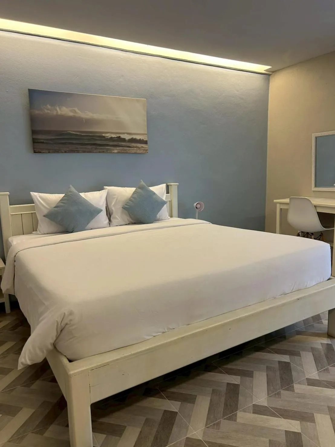 Photo of the whole room, Bed in THE HABITAT Koh Chang - VJ Island View