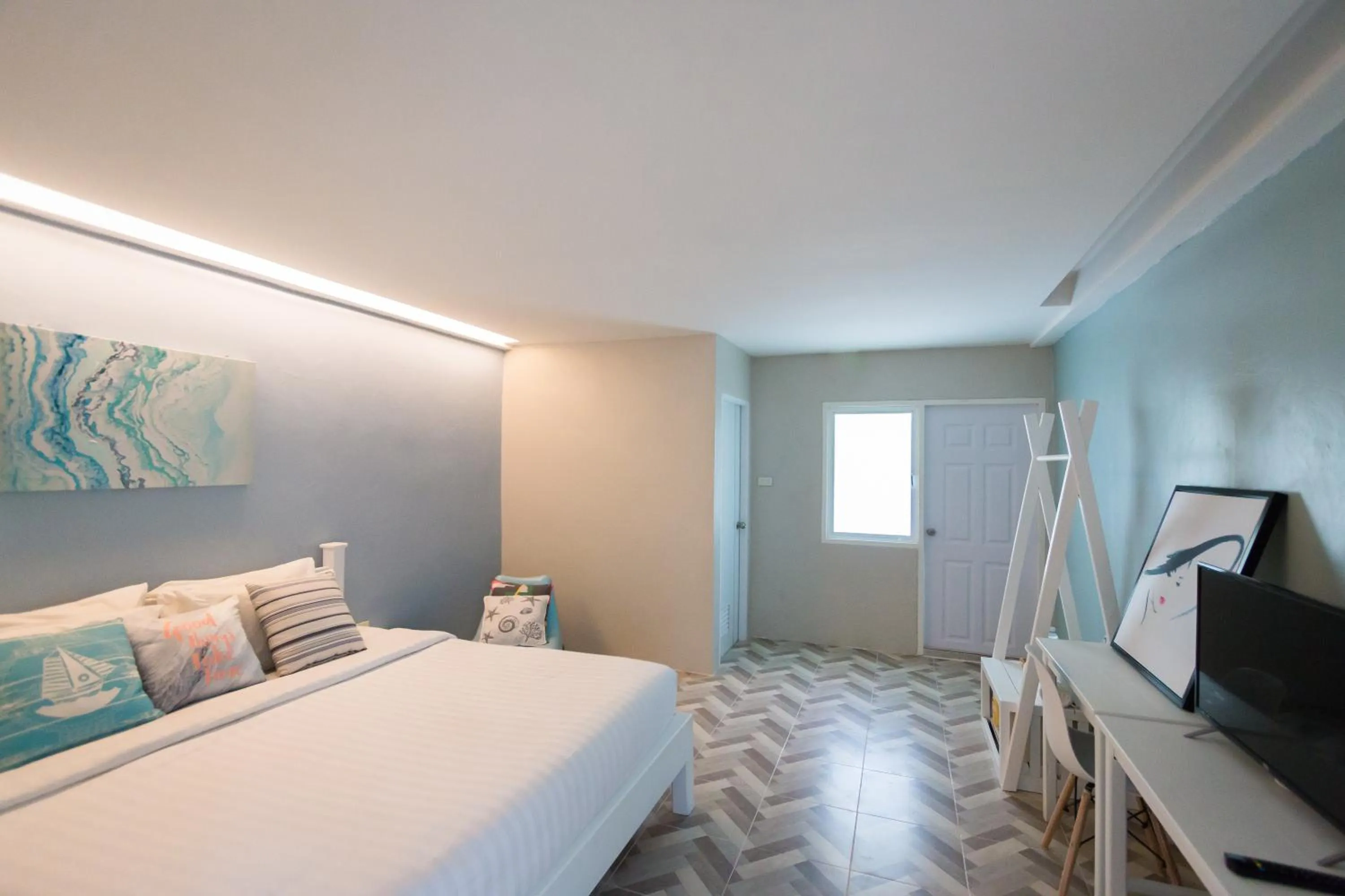 Photo of the whole room, Bed in THE HABITAT Koh Chang - VJ Island View