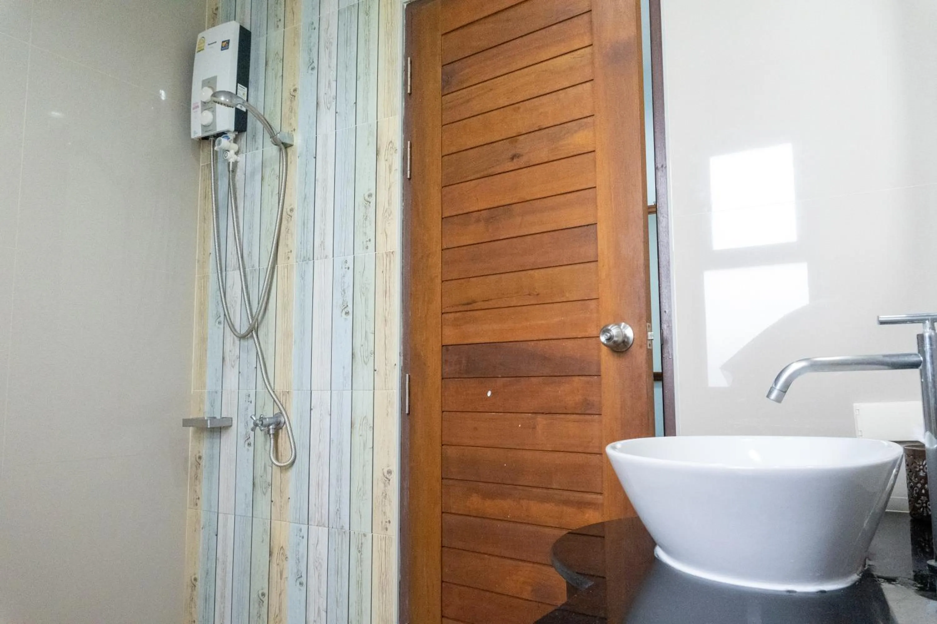 Shower in Krabi Lighthouse @ Aonang