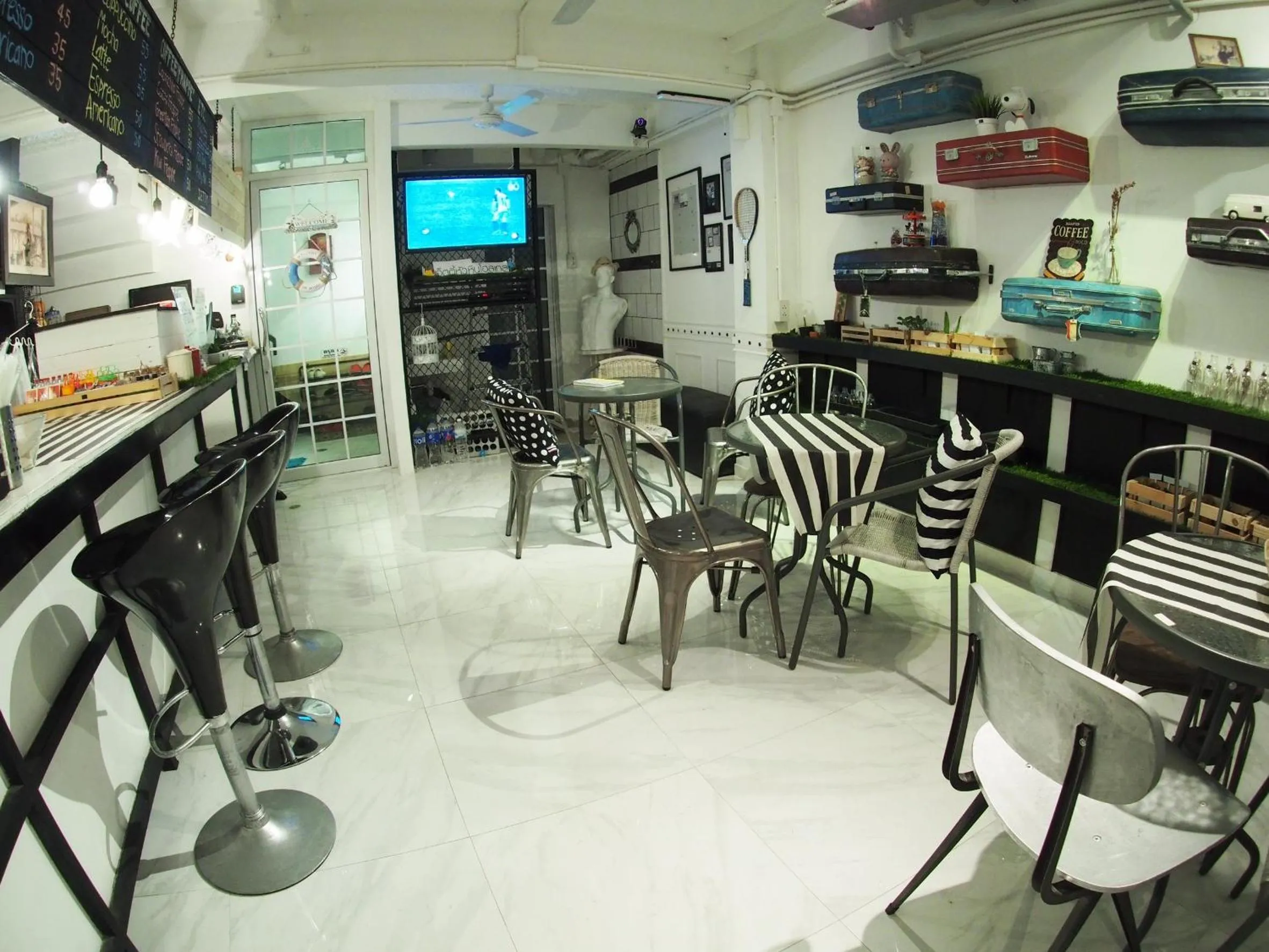 Communal lounge/ TV room in Jetty Huahin Hostel