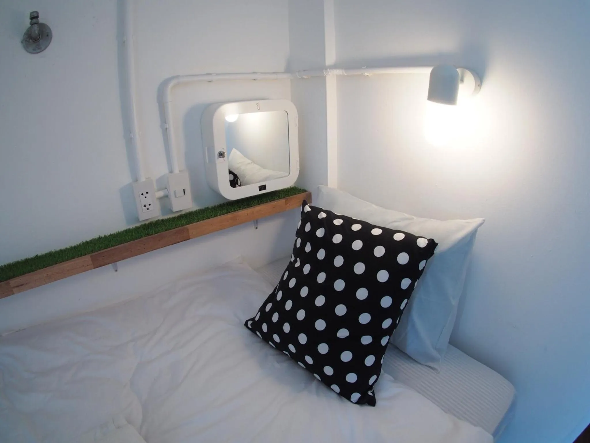 Night, Bed in Jetty Huahin Hostel