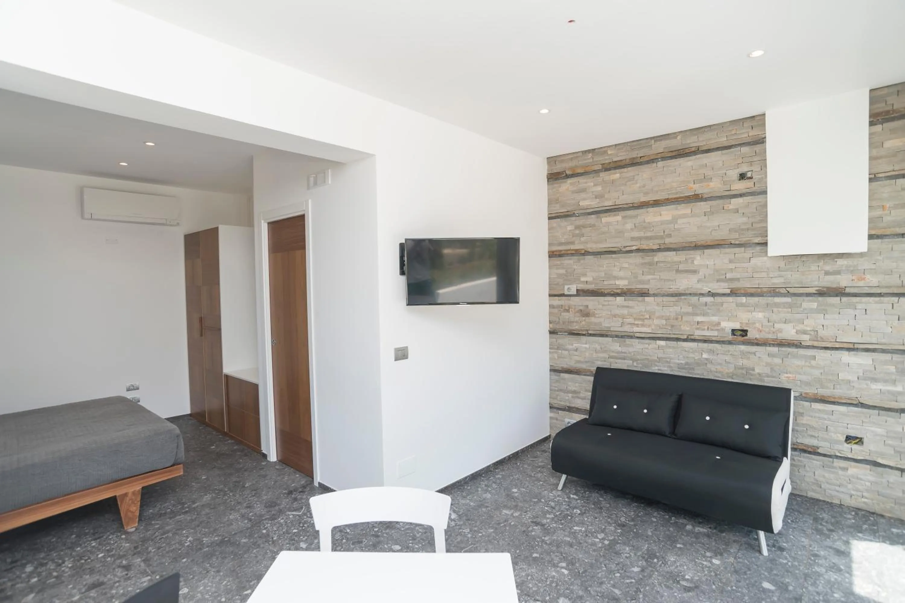 Living room, Bed in Hotel Torre Santamaria Resort