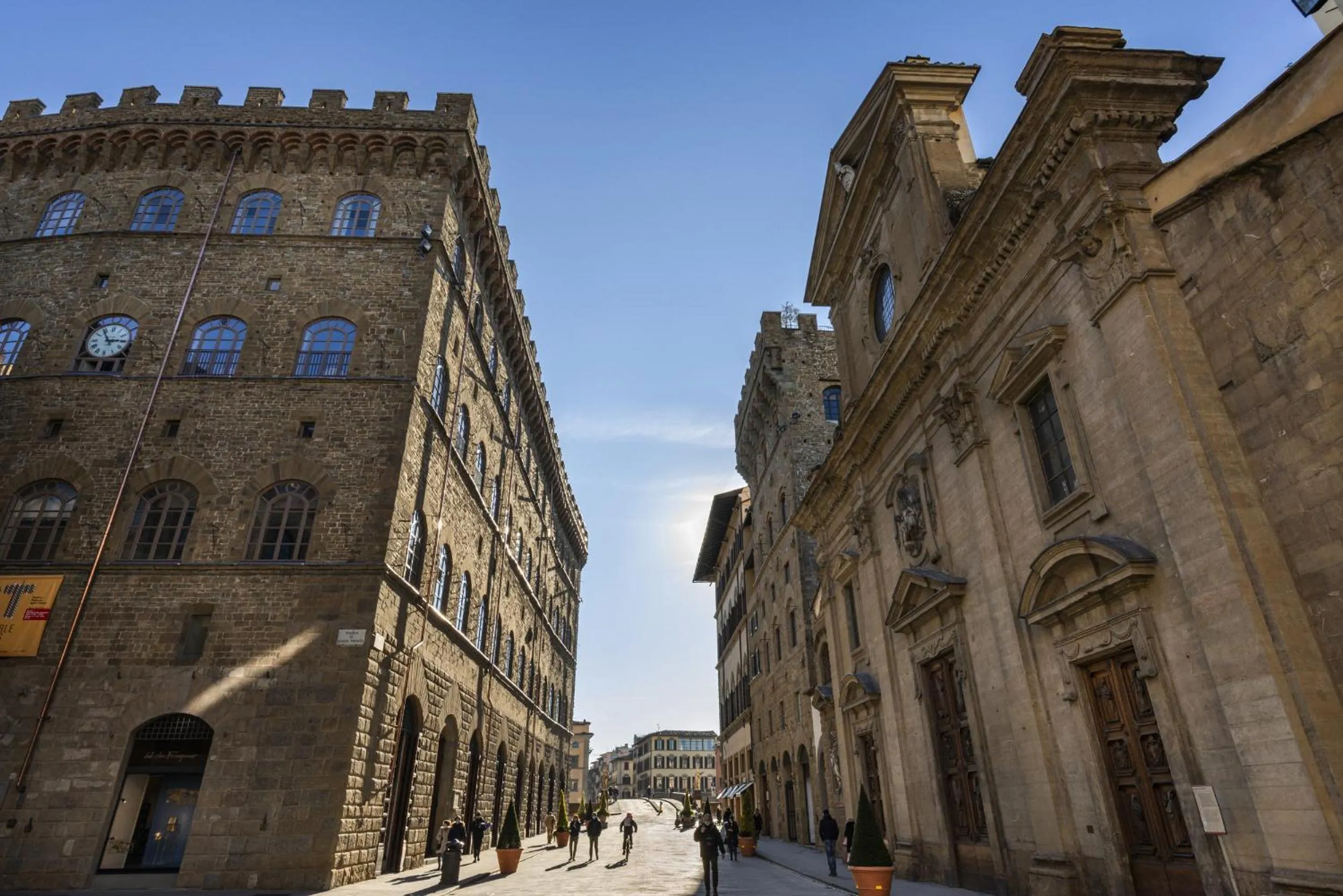 Nearby landmark in Parione Uno