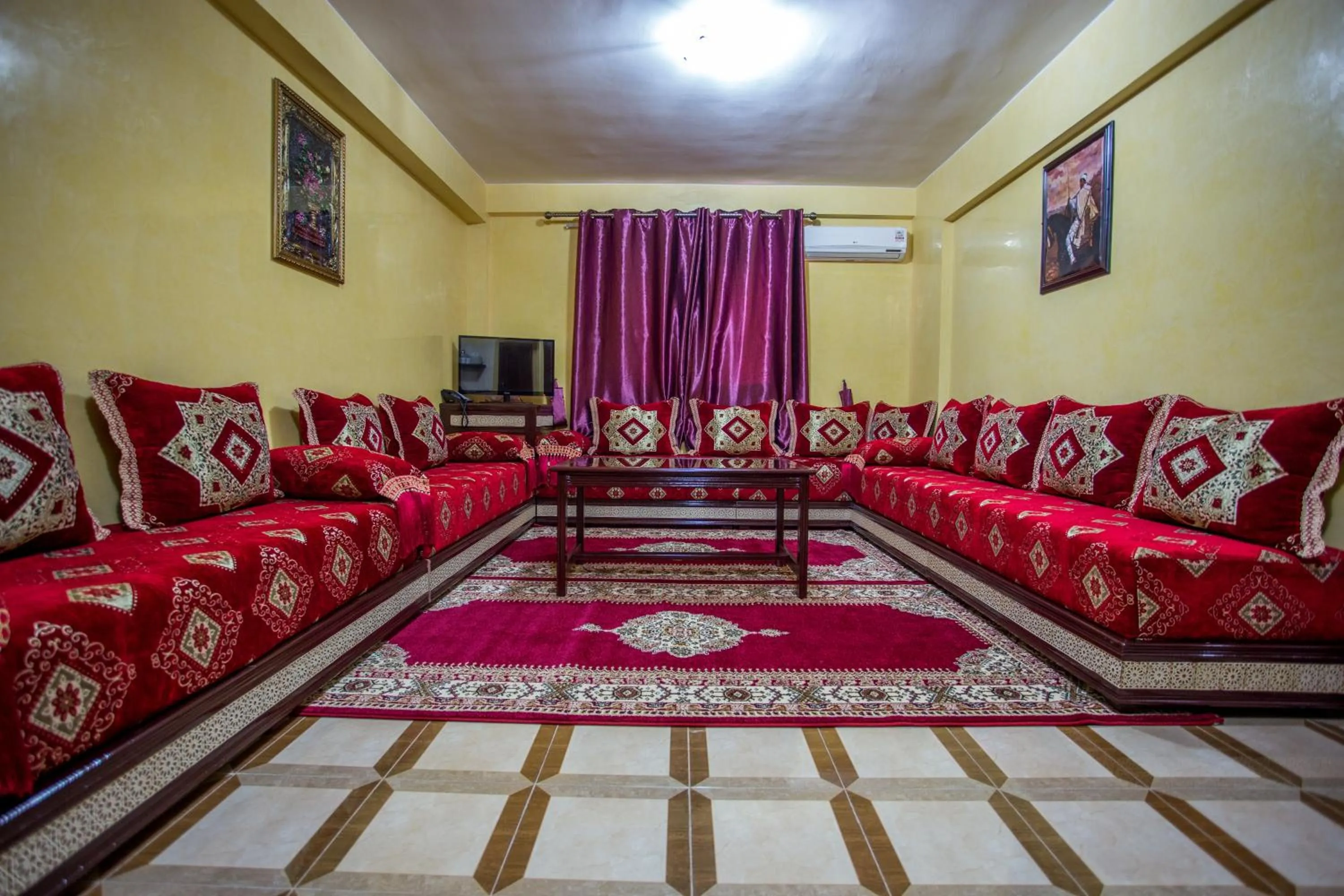 Living room, Bed in Appart Hotel Les Ambassadeurs