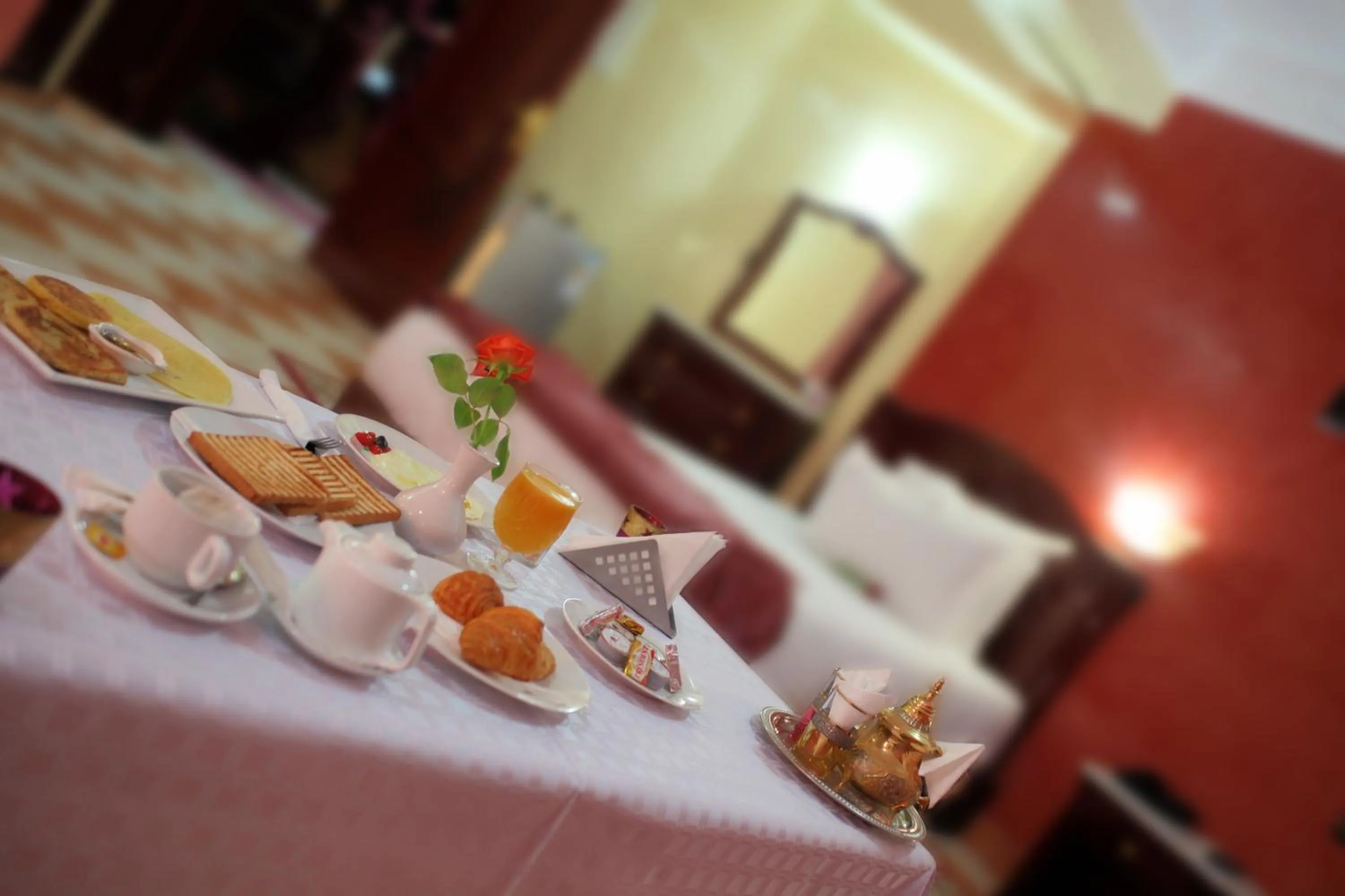 Breakfast in Appart Hotel Les Ambassadeurs