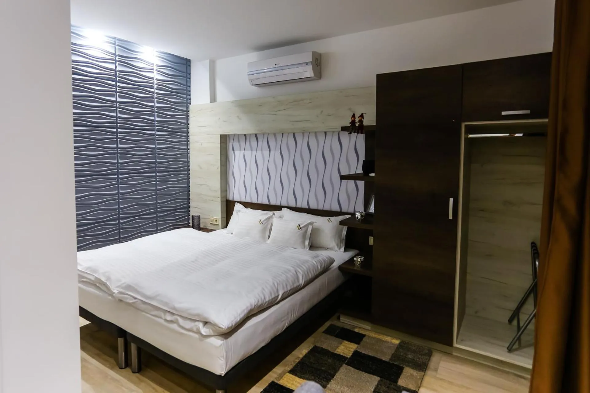 Bed in Madison Village