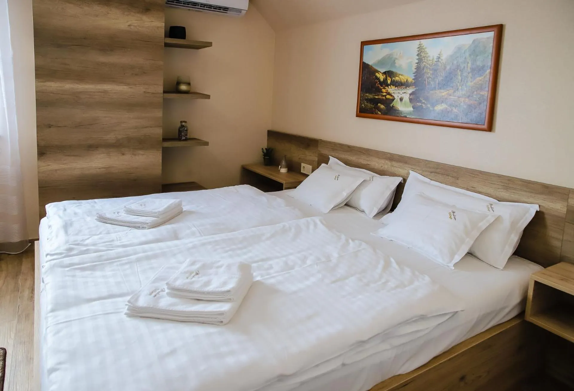 Bed in Madison Village